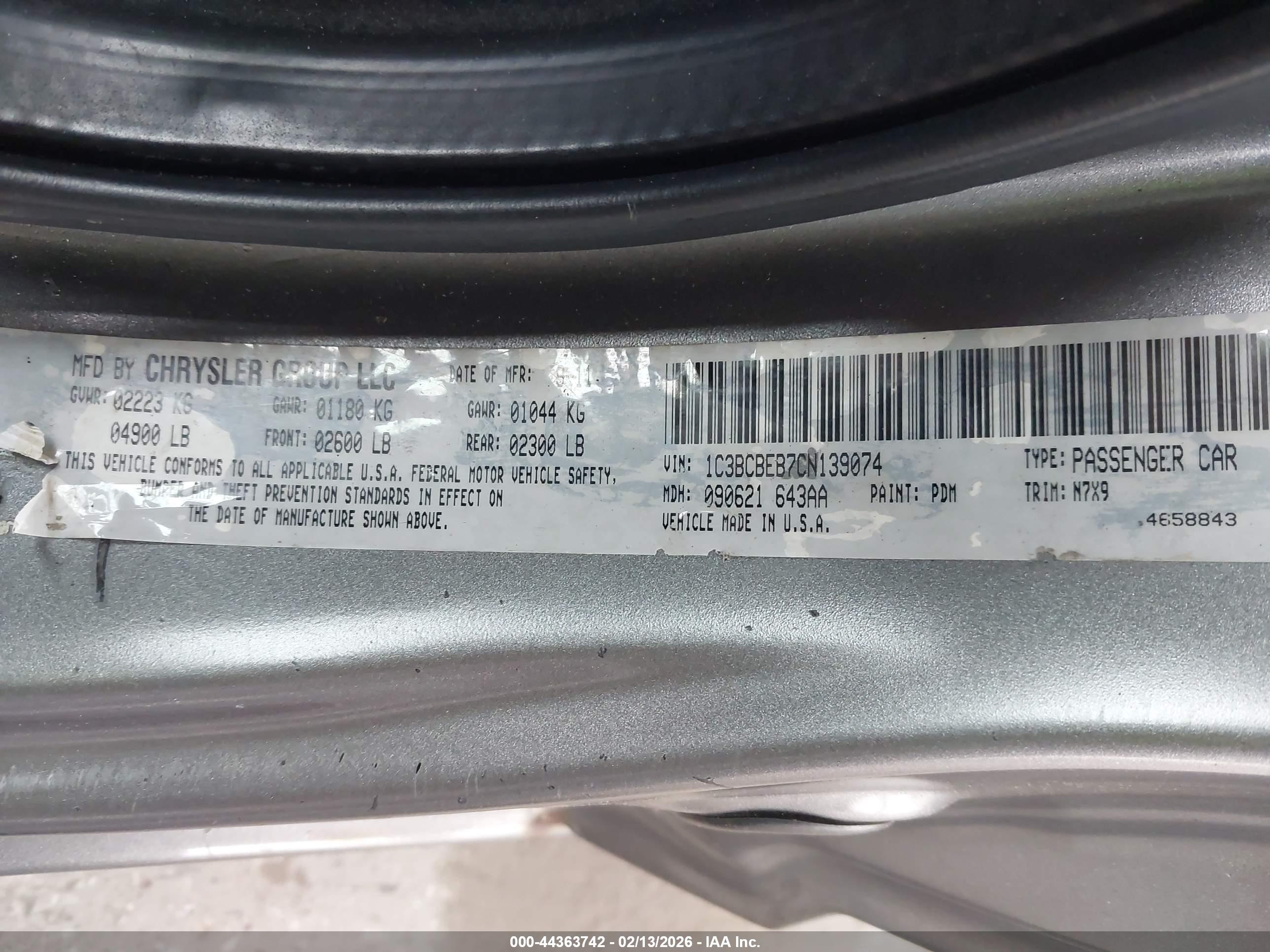CHRYSLER 200 image 9