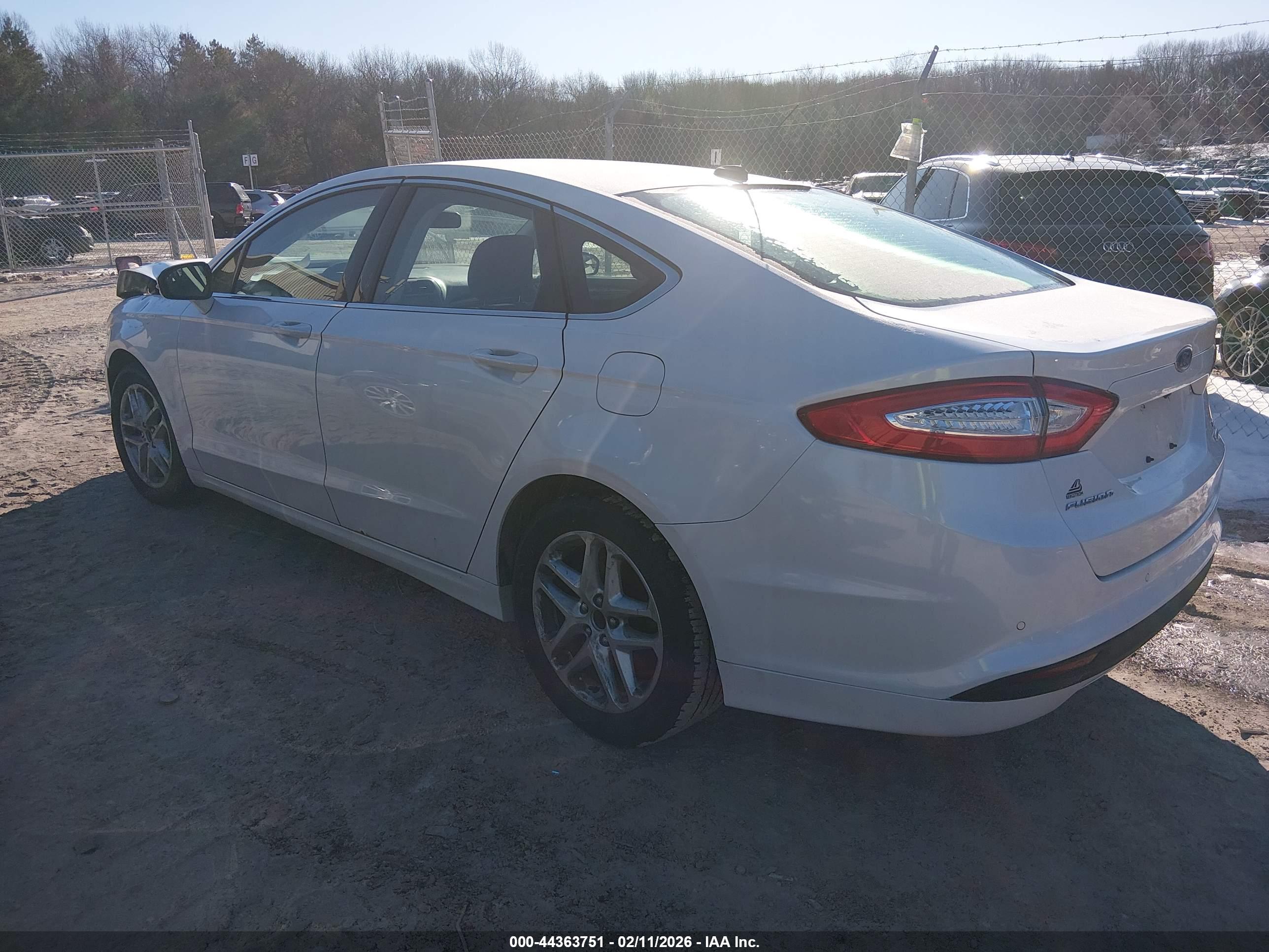 FORD FUSION image 3