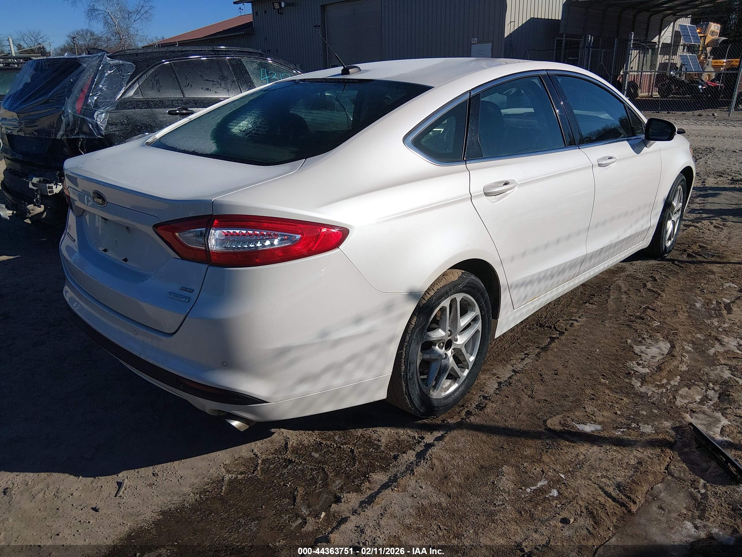 FORD FUSION image 4