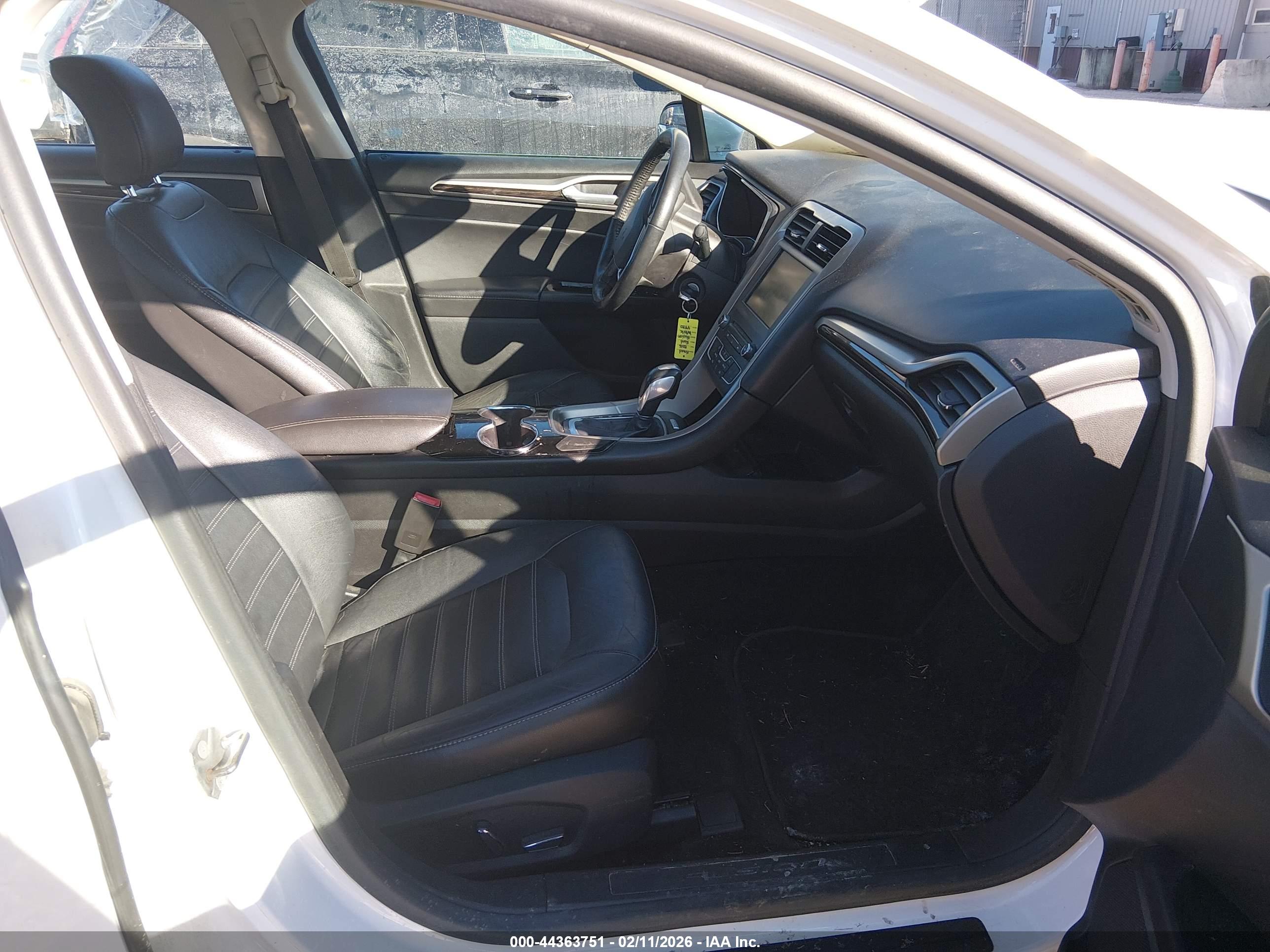 FORD FUSION image 5