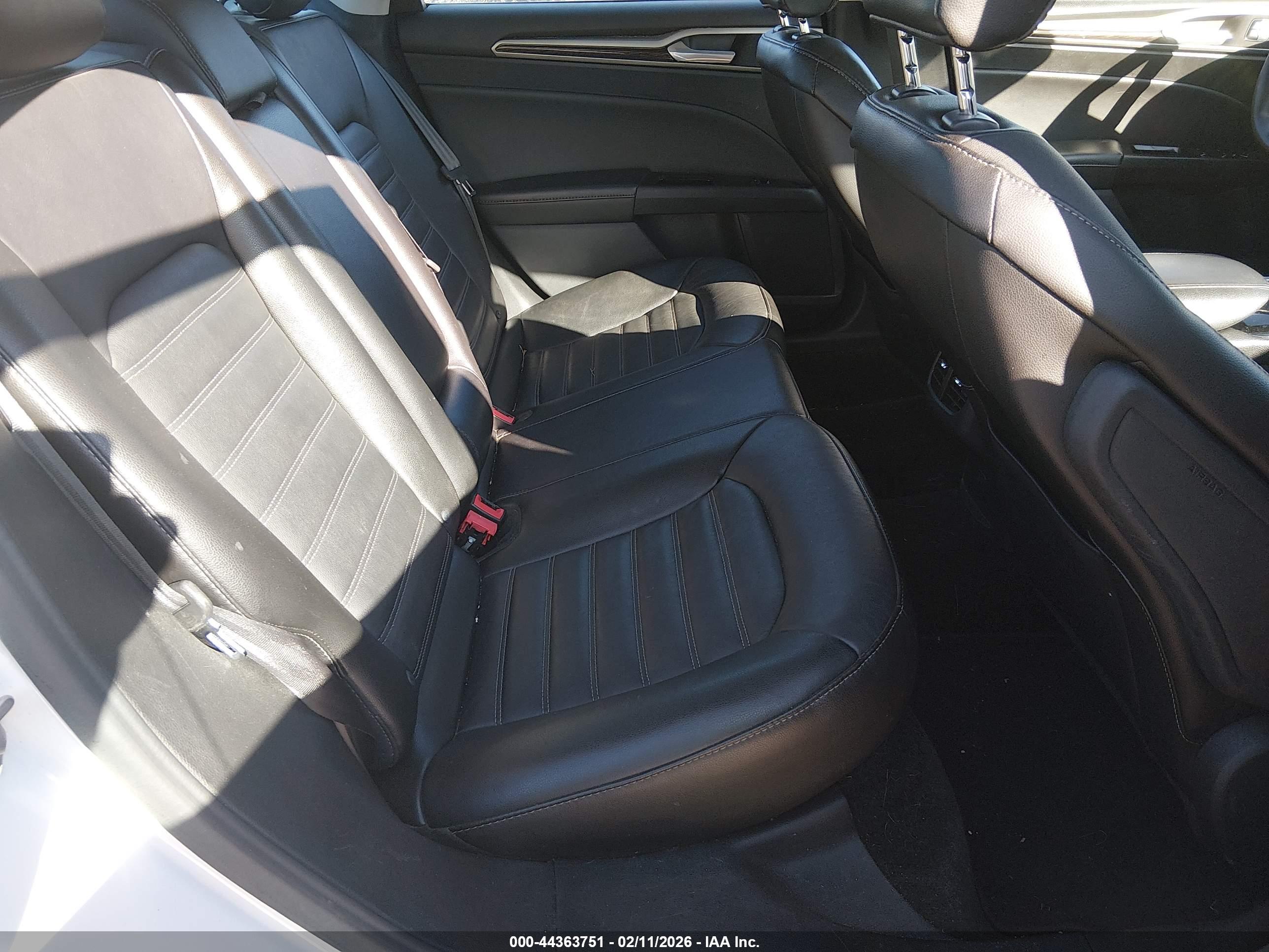 FORD FUSION image 8