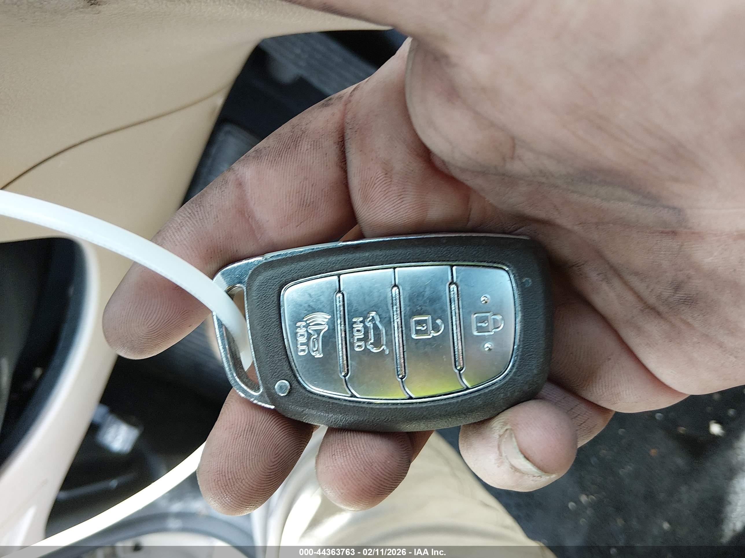 HYUNDAI TUCSON image 11