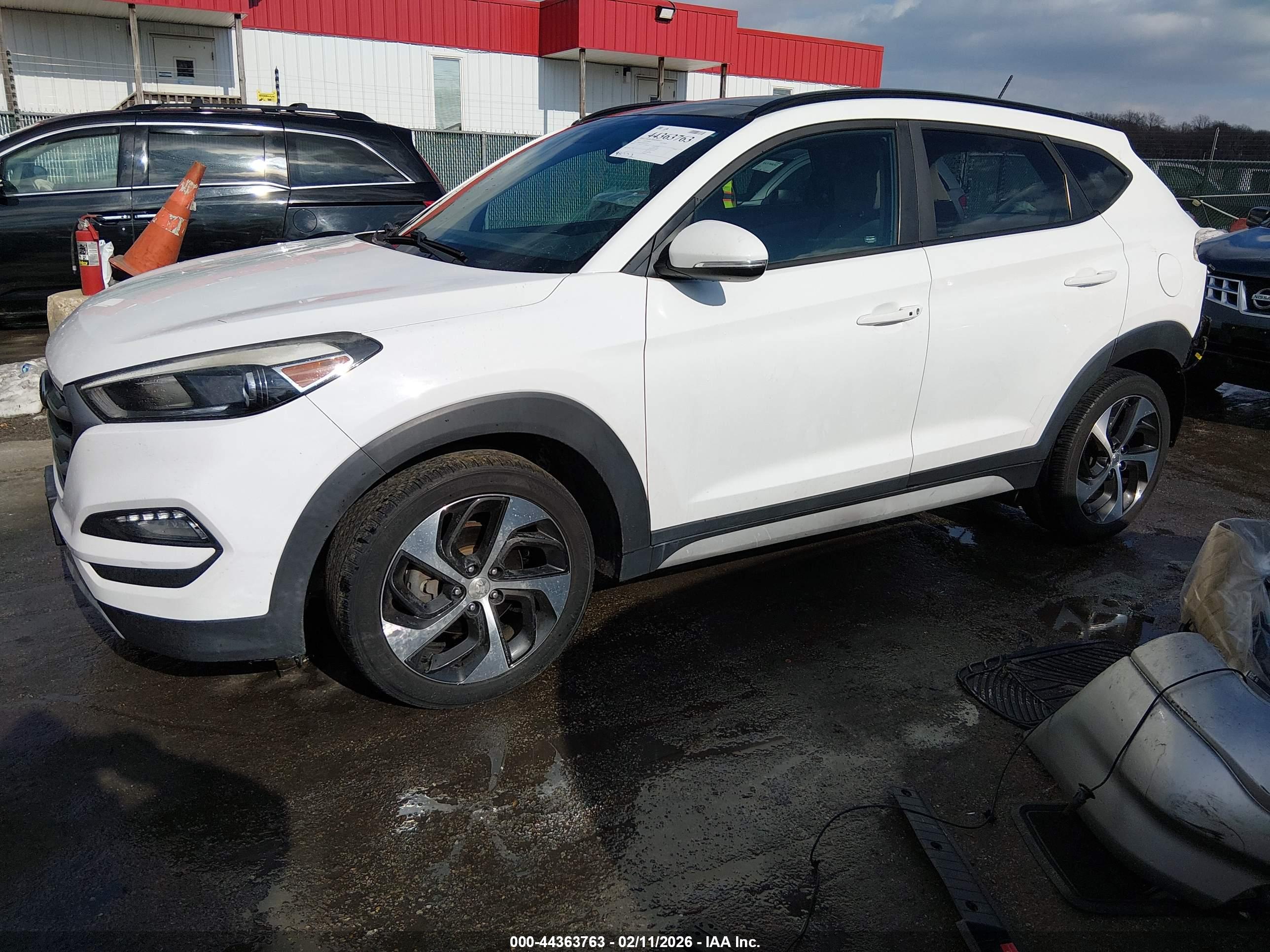 HYUNDAI TUCSON image 2