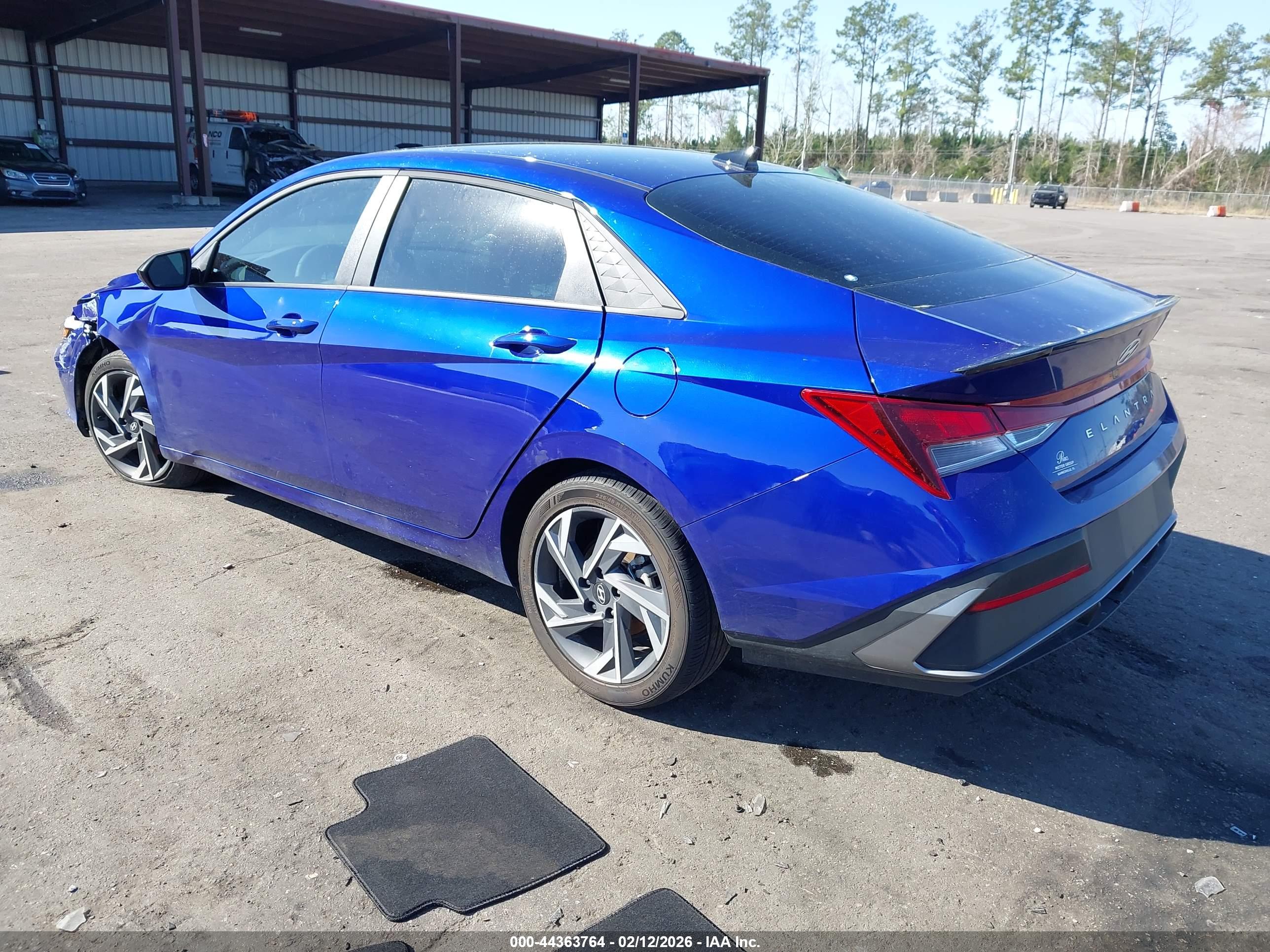 HYUNDAI ELANTRA image 3