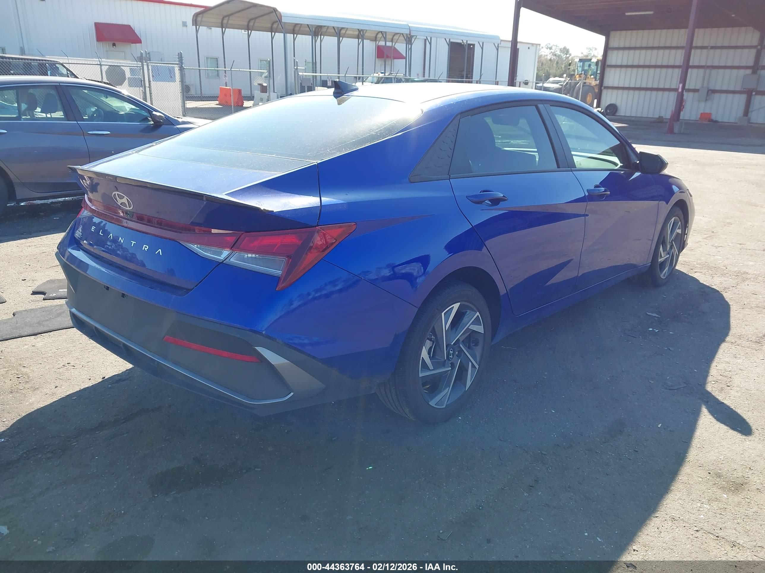 HYUNDAI ELANTRA image 4