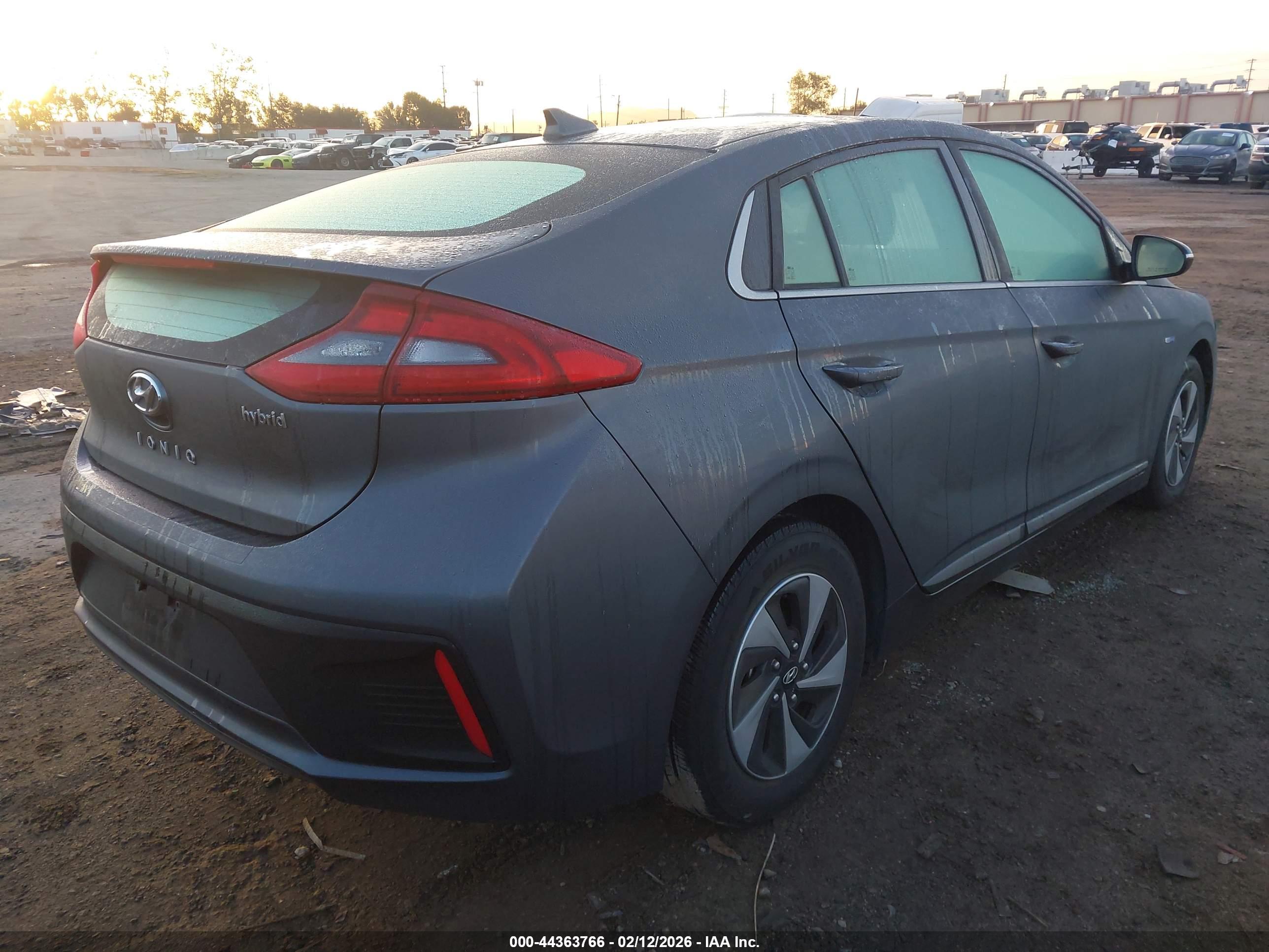 HYUNDAI IONIQ image 4