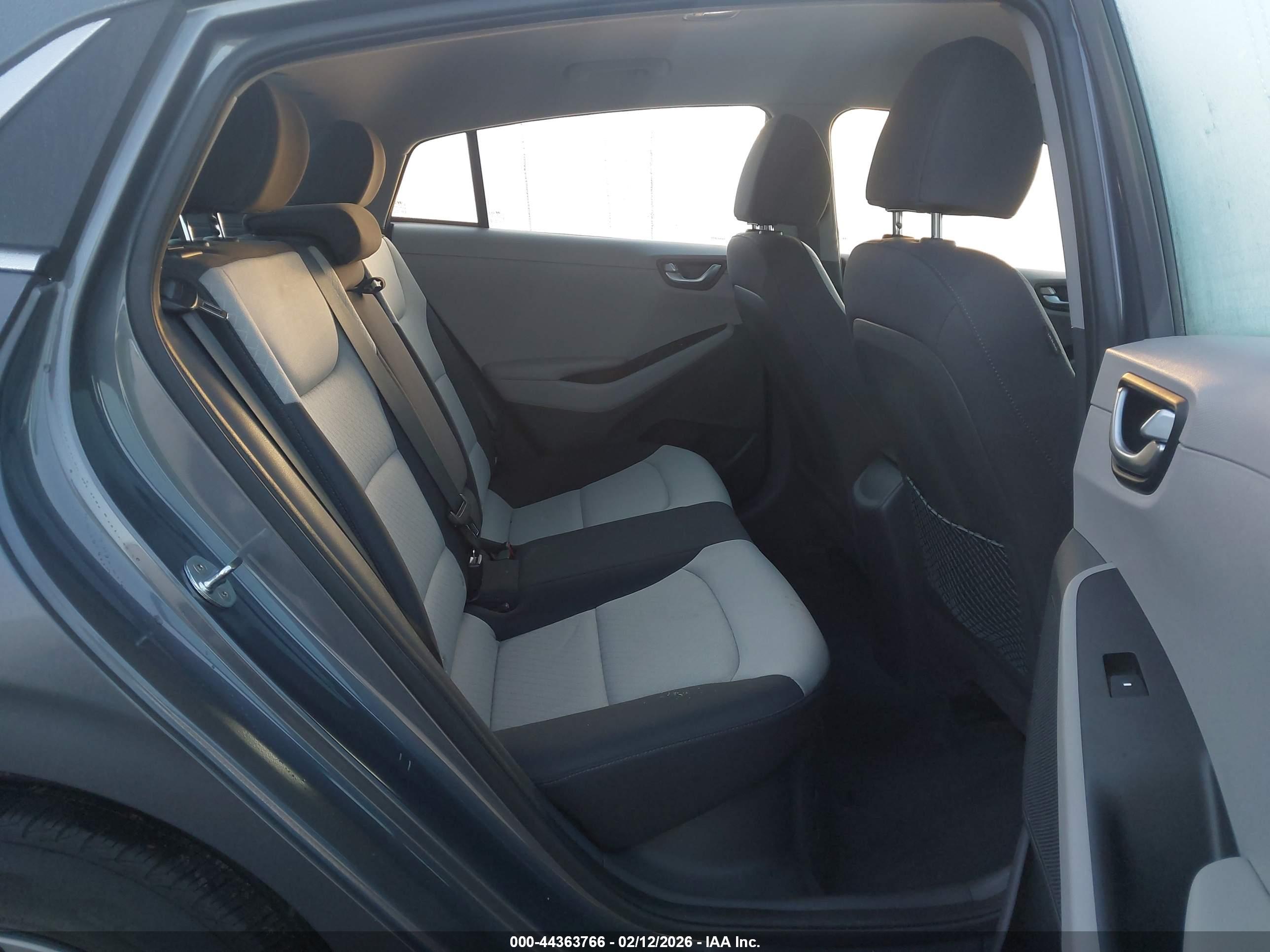 HYUNDAI IONIQ image 8