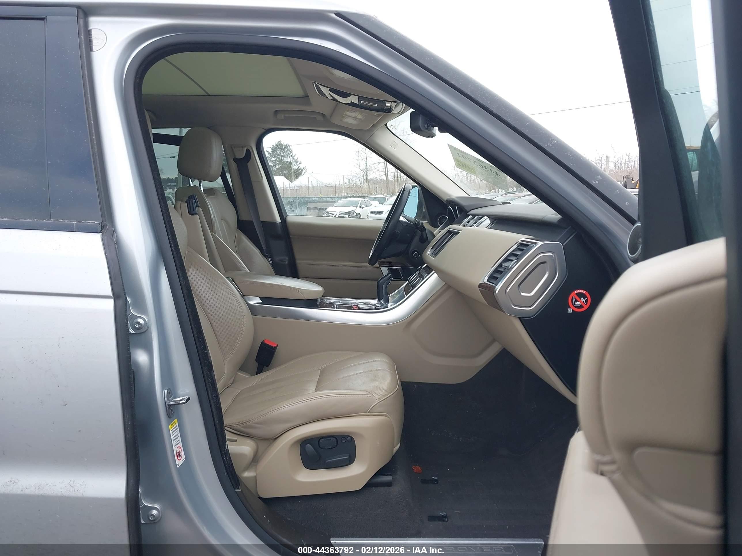 LAND ROVER image 5