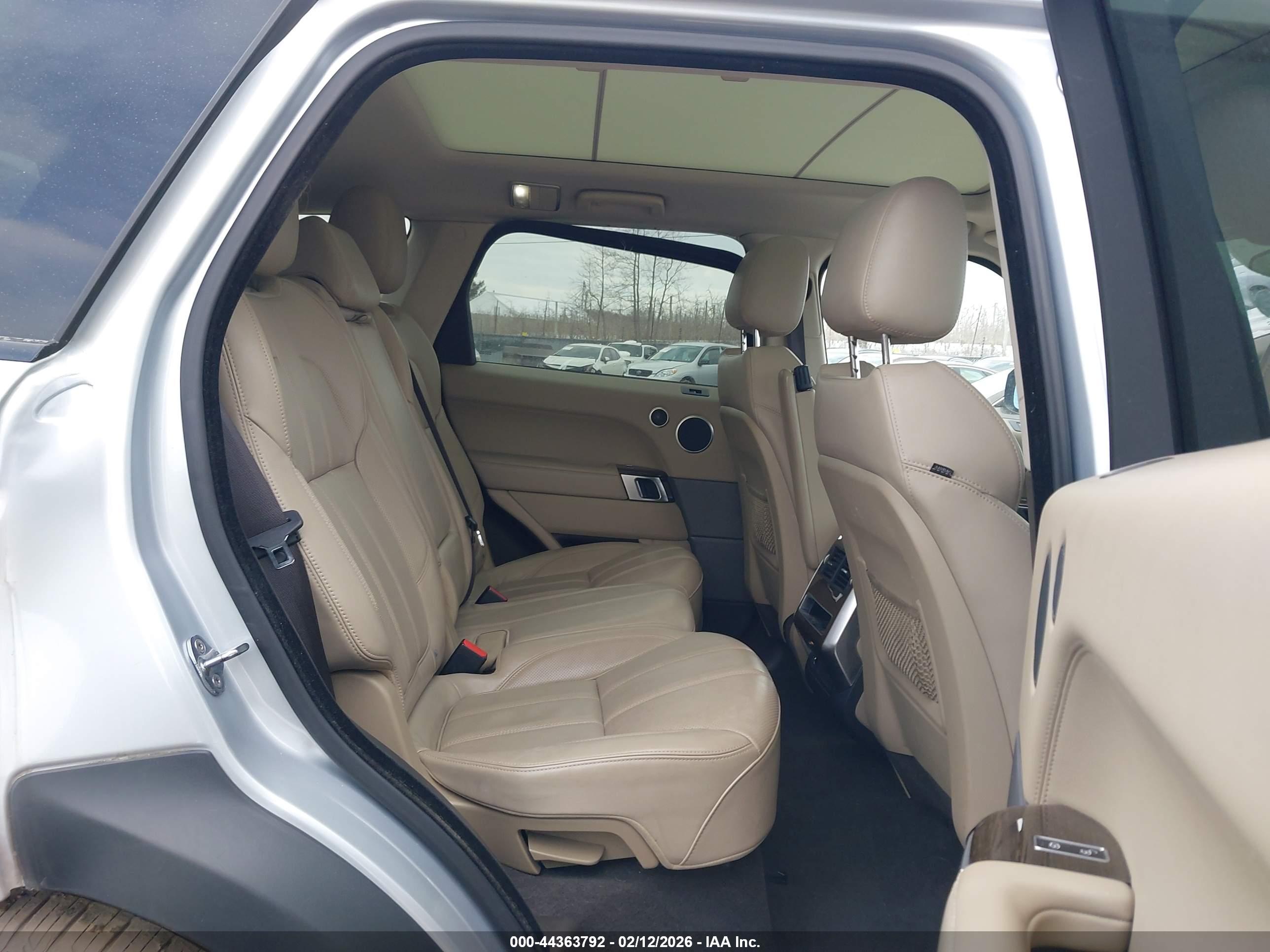 LAND ROVER image 8