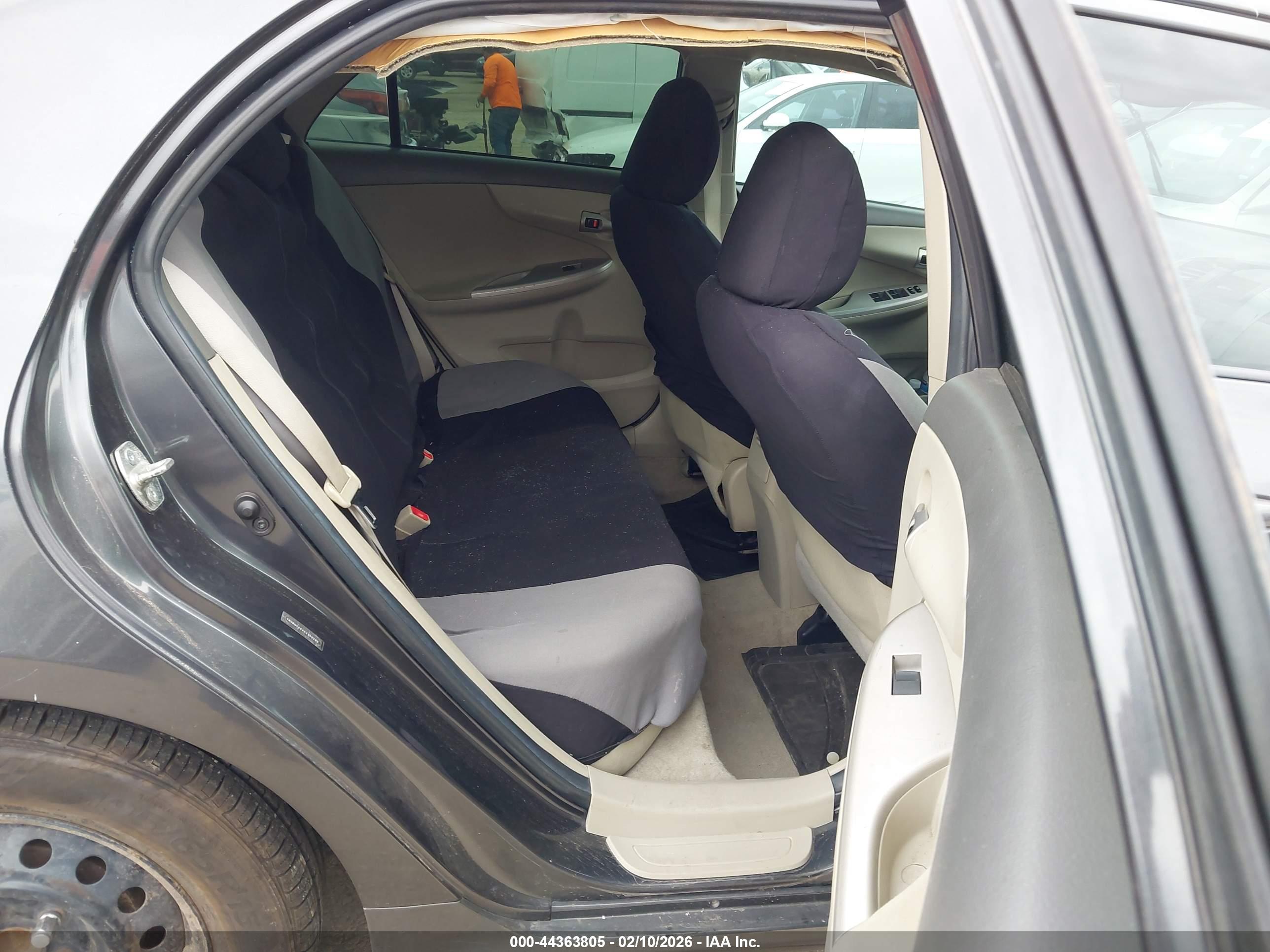 TOYOTA COROLLA image 8