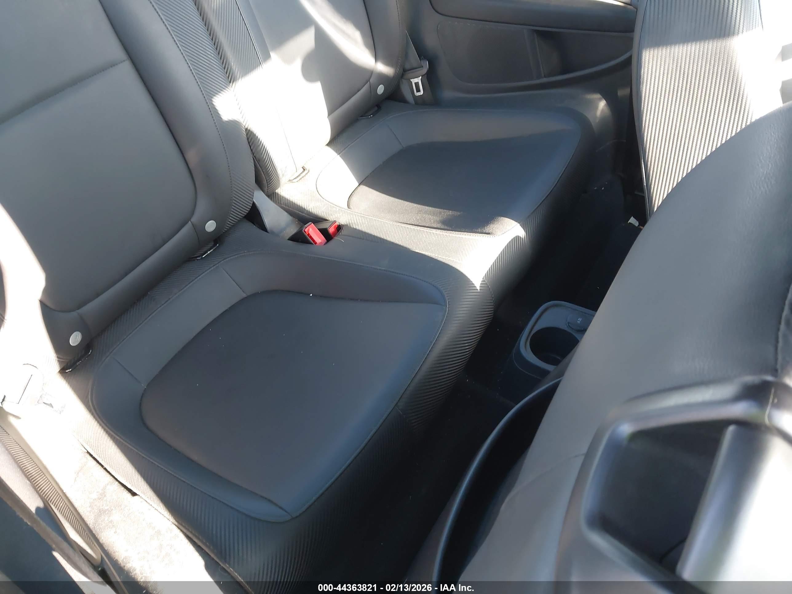VOLKSWAGEN BEETLE image 8