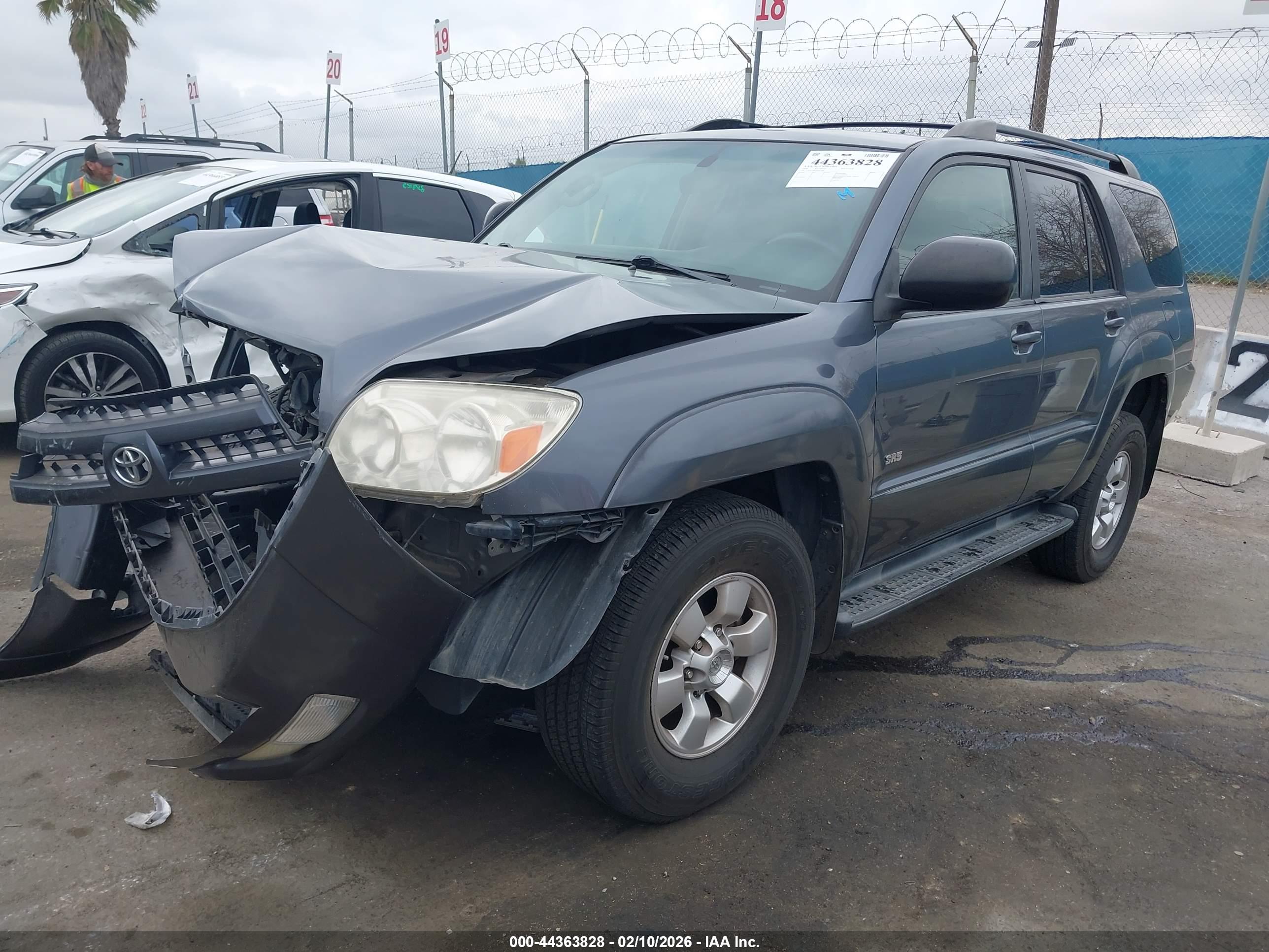 TOYOTA 4RUNNER image 2