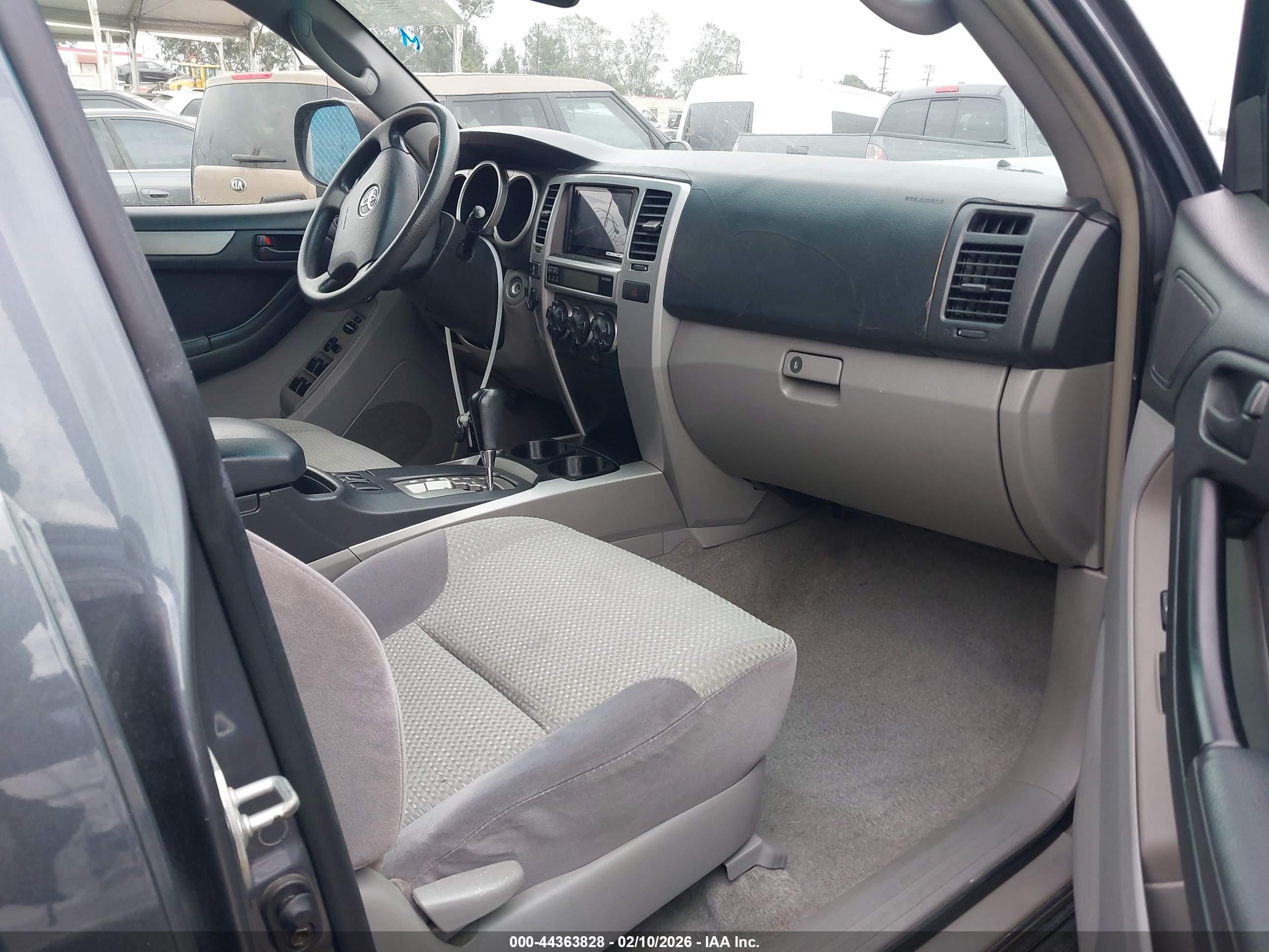 TOYOTA 4RUNNER image 5