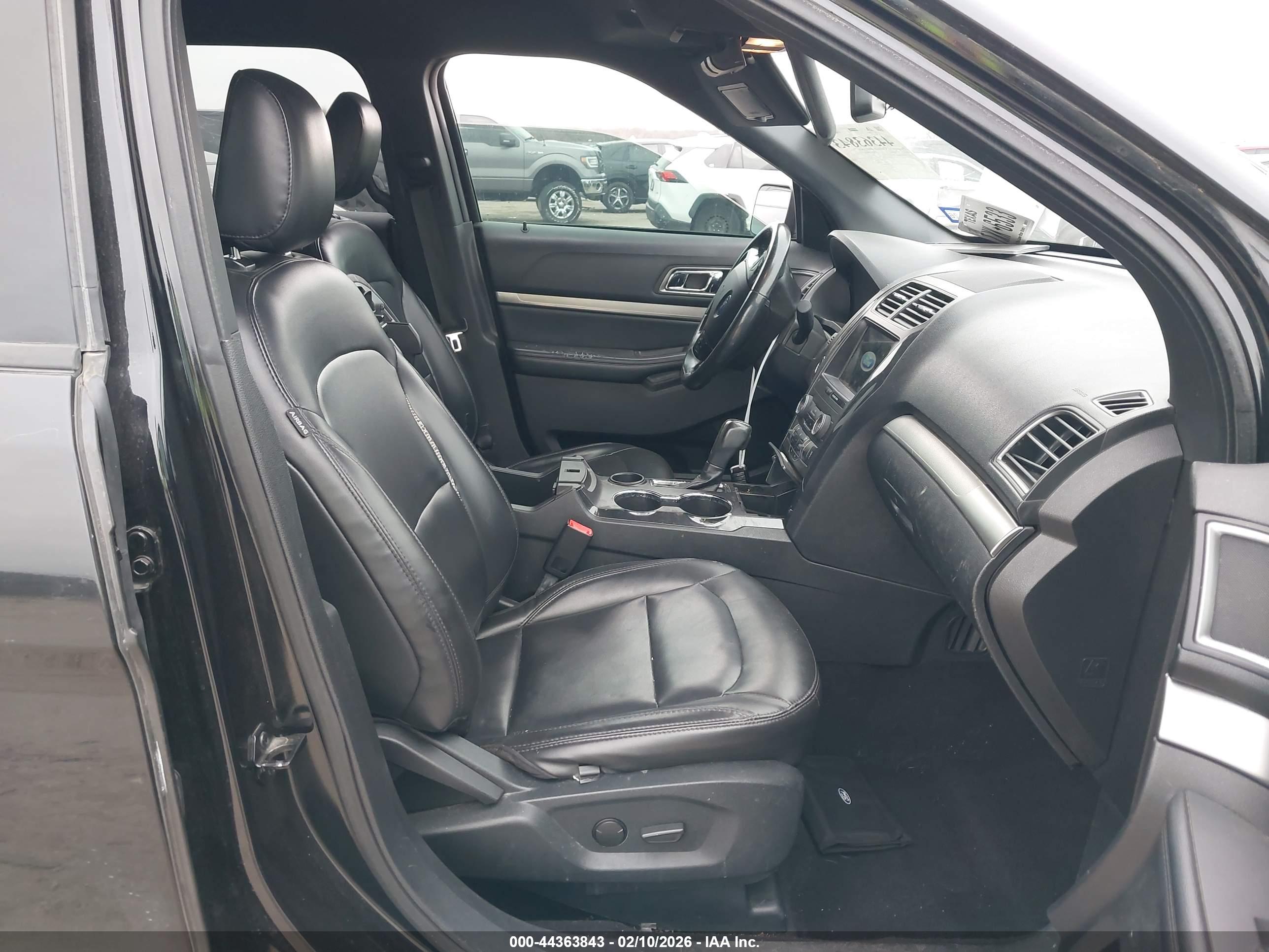 FORD EXPLORER image 5