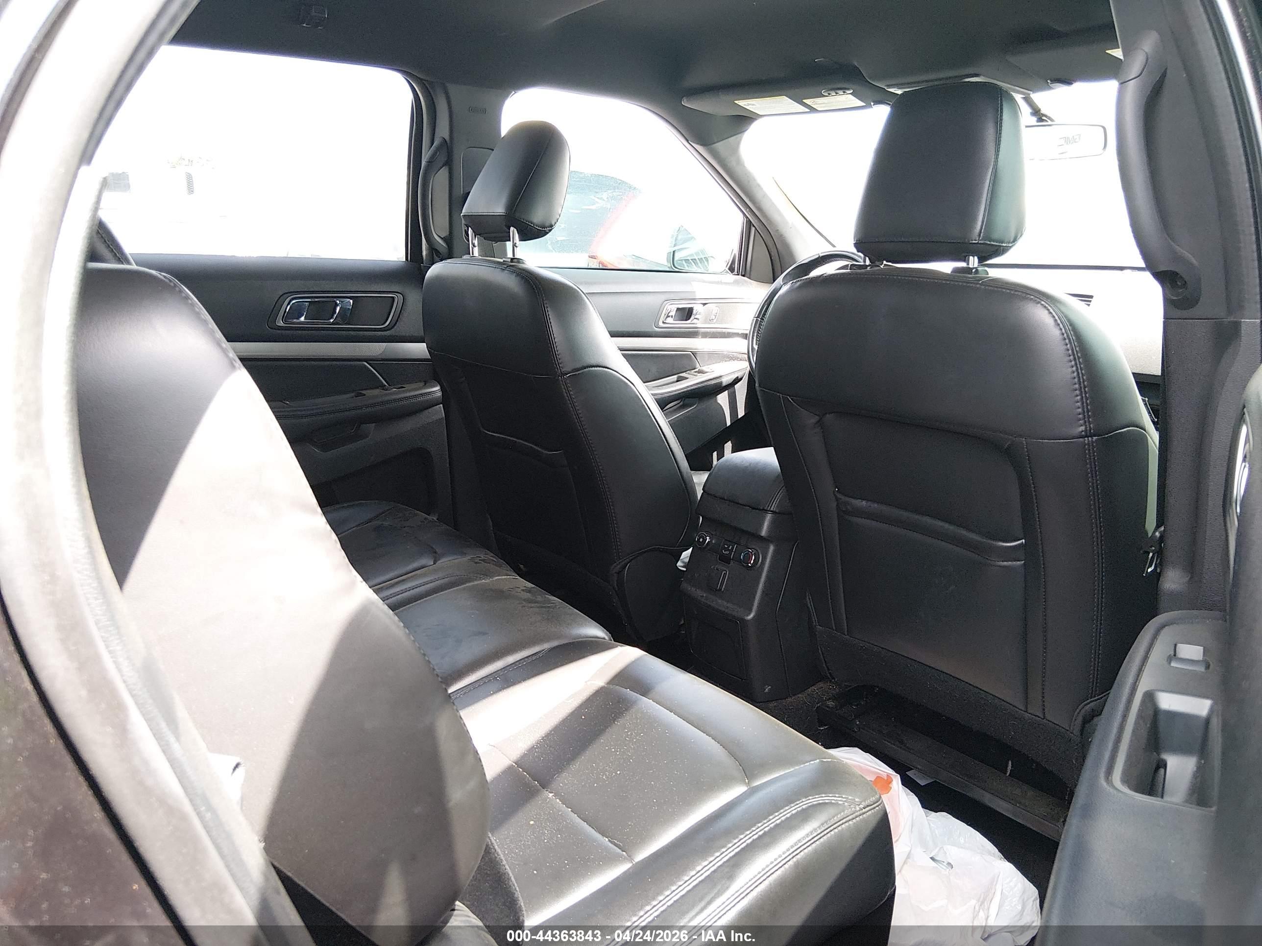 FORD EXPLORER image 8