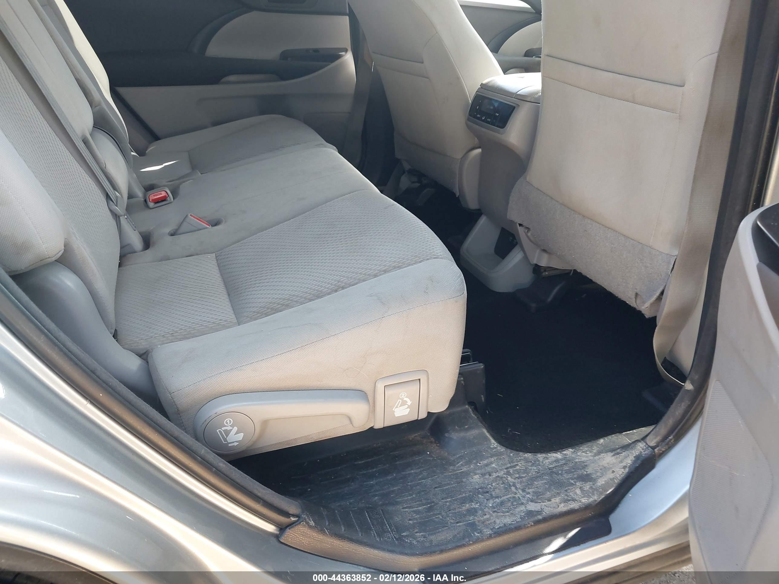 TOYOTA HIGHLANDER image 8