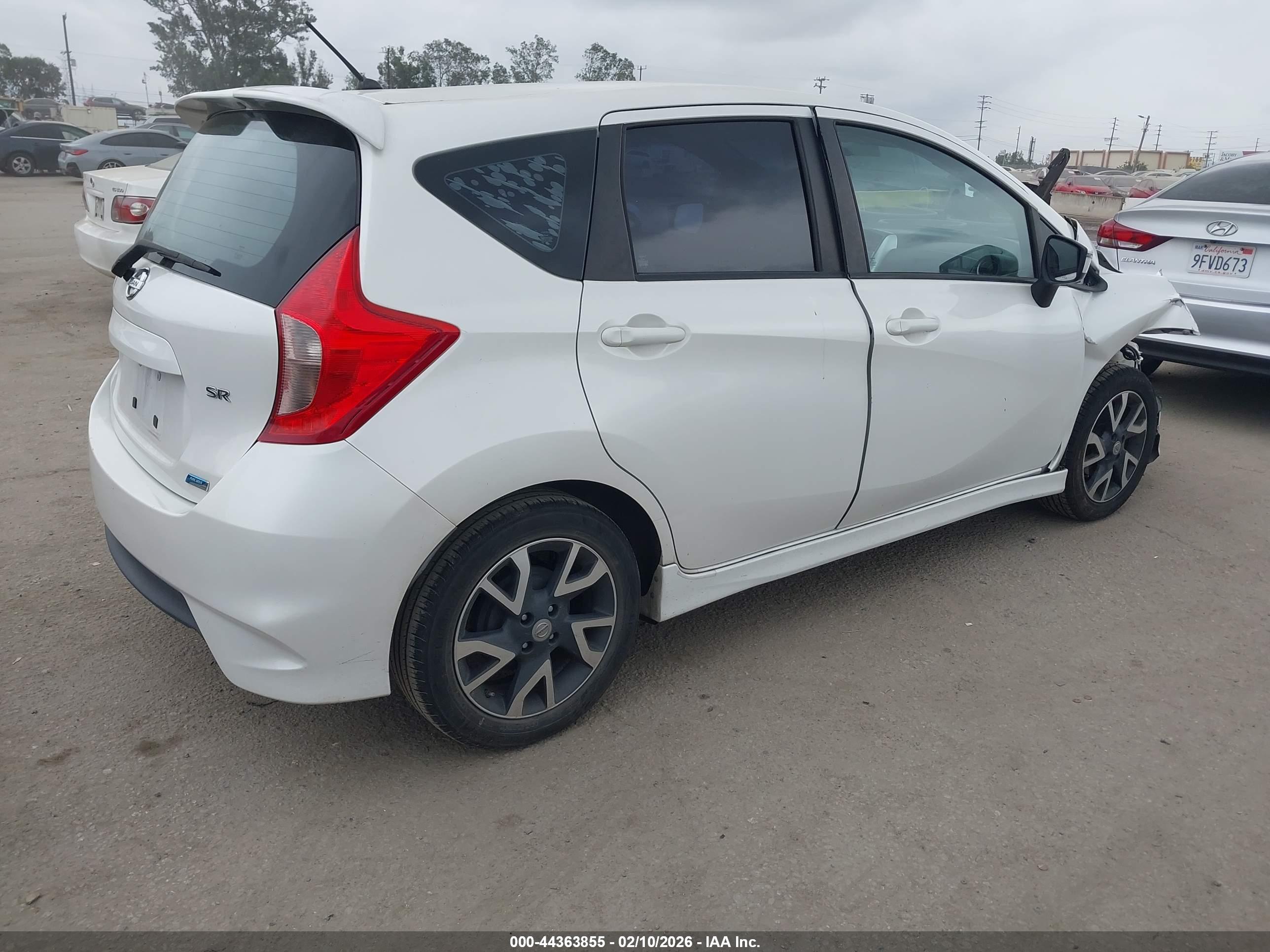 NISSAN VERSA image 4