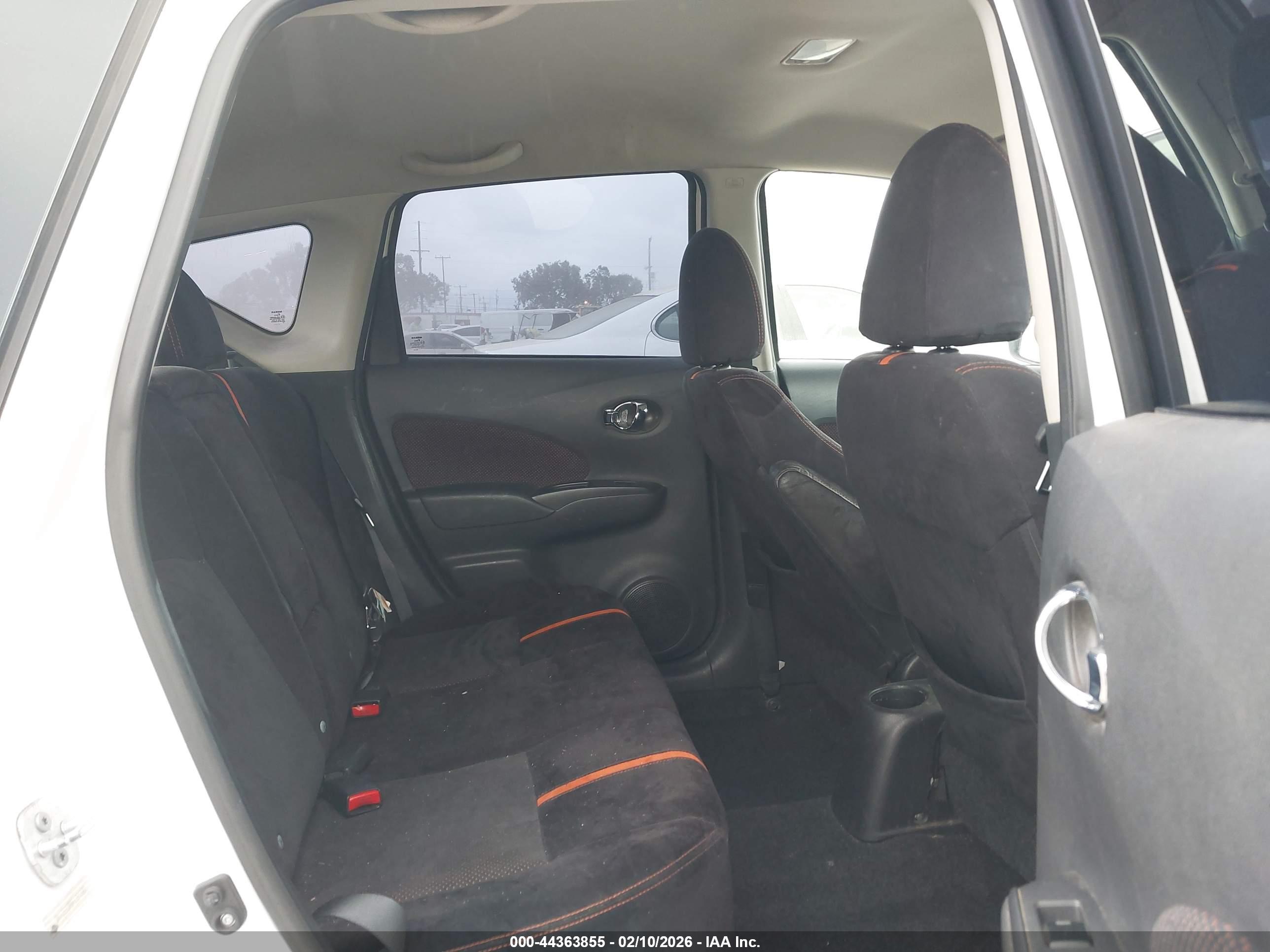 NISSAN VERSA image 8