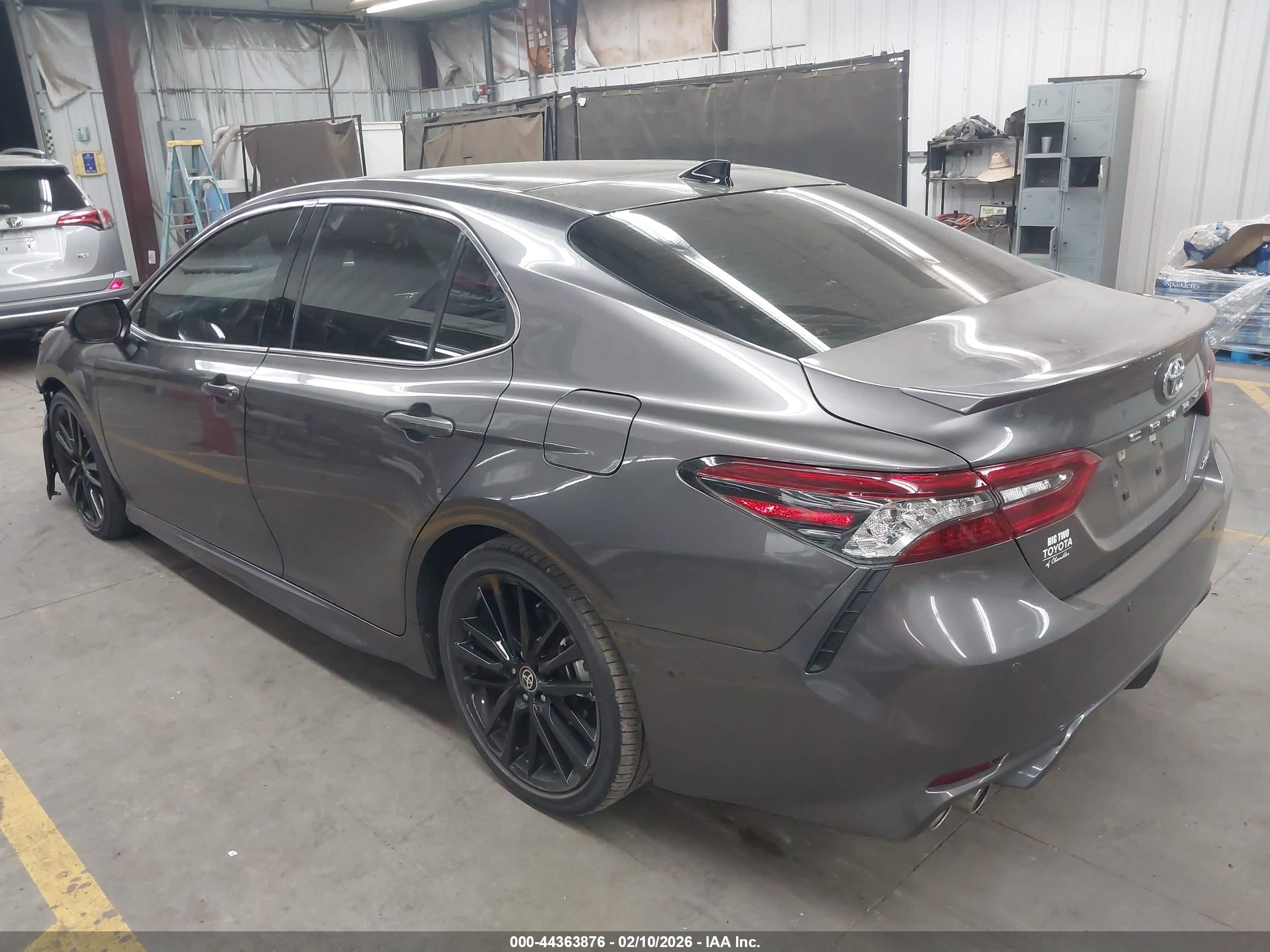 TOYOTA CAMRY image 3