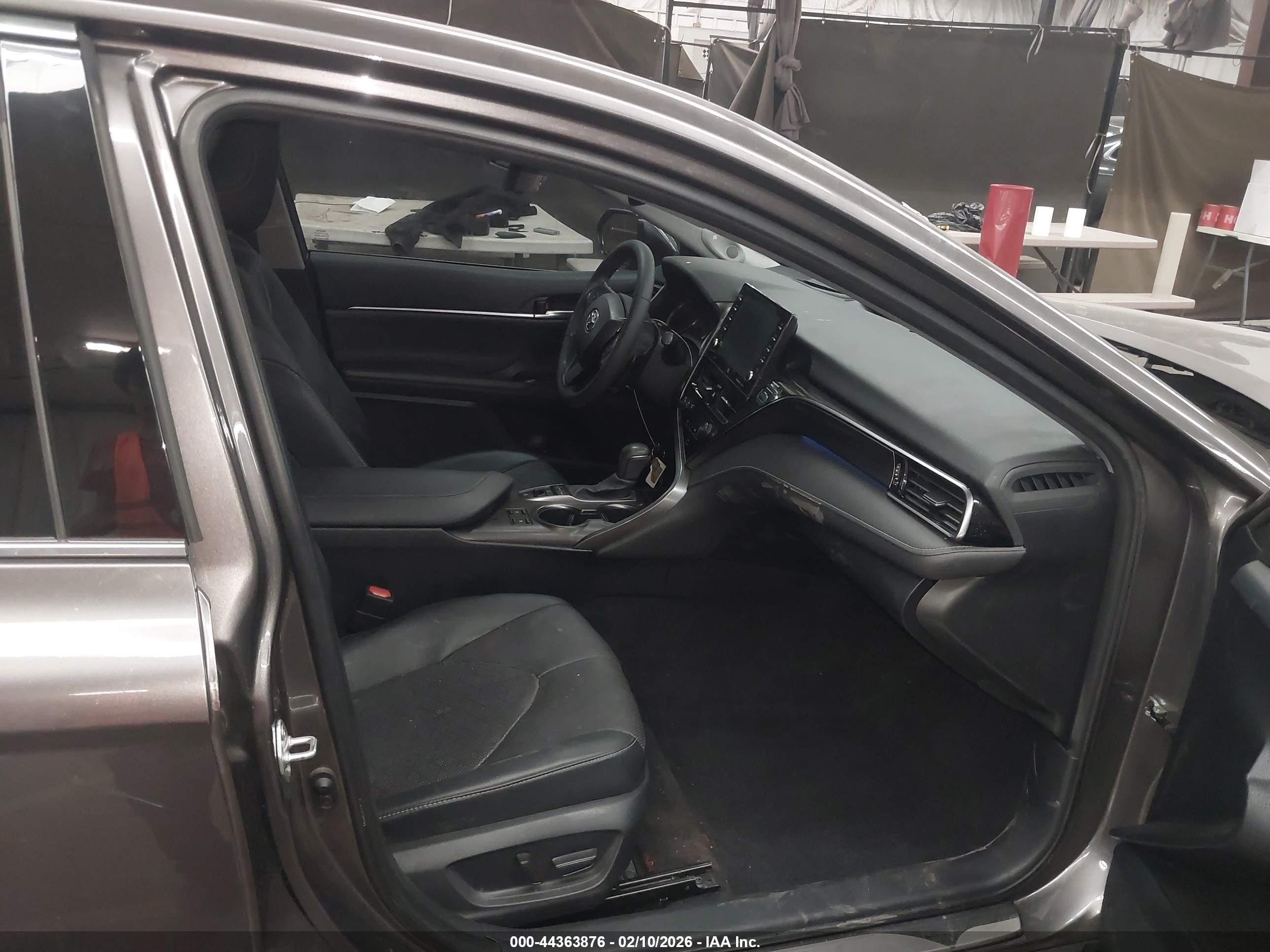 TOYOTA CAMRY image 5