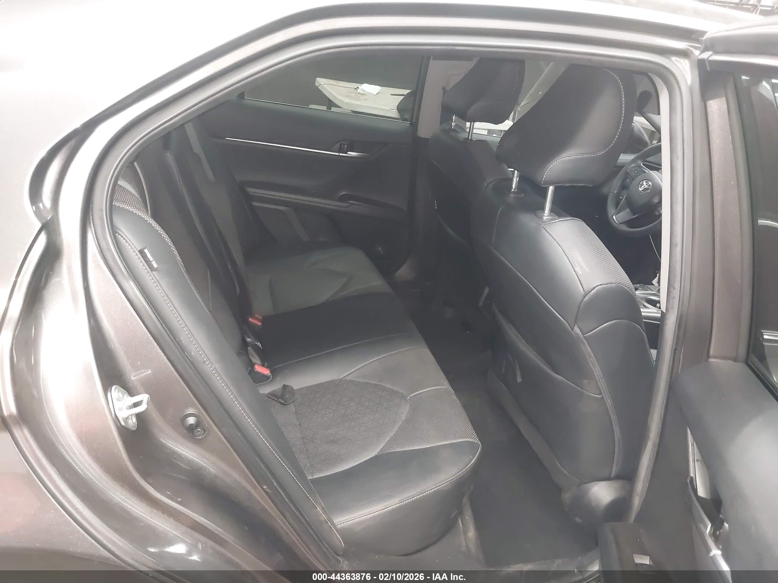 TOYOTA CAMRY image 8