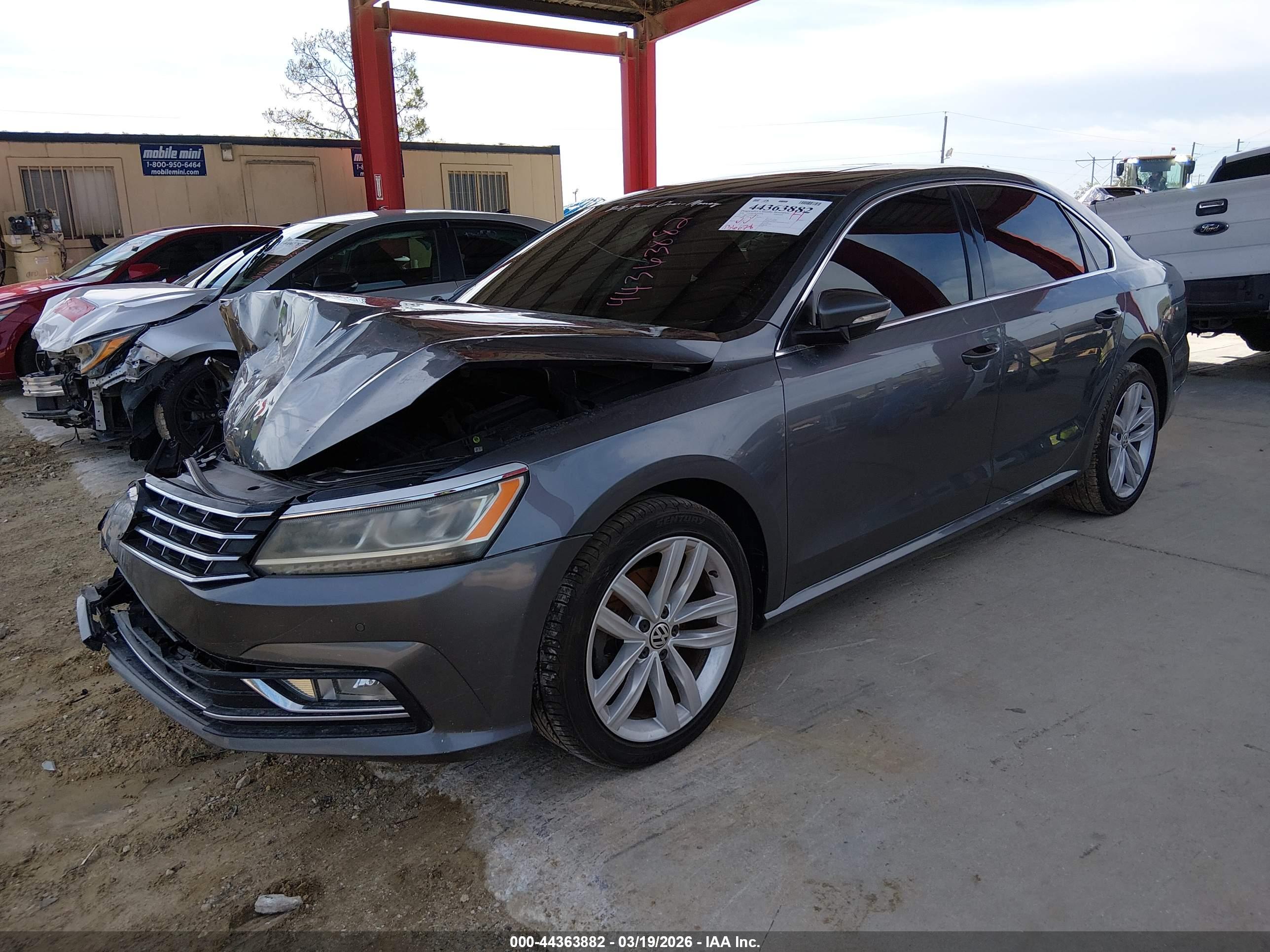VOLKSWAGEN PASSAT image 2