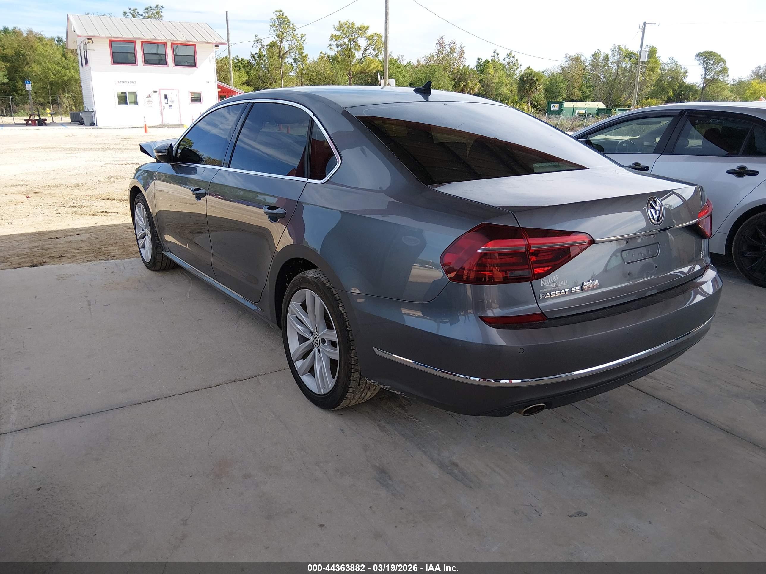 VOLKSWAGEN PASSAT image 3