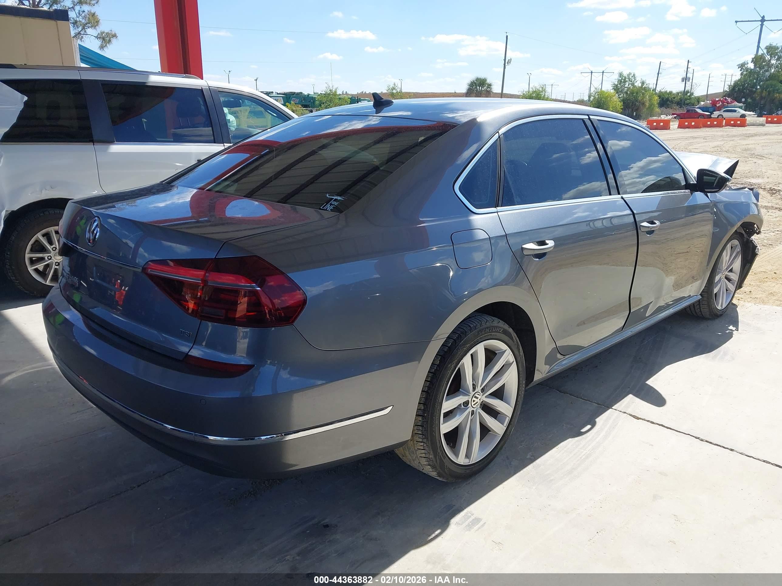 VOLKSWAGEN PASSAT image 4