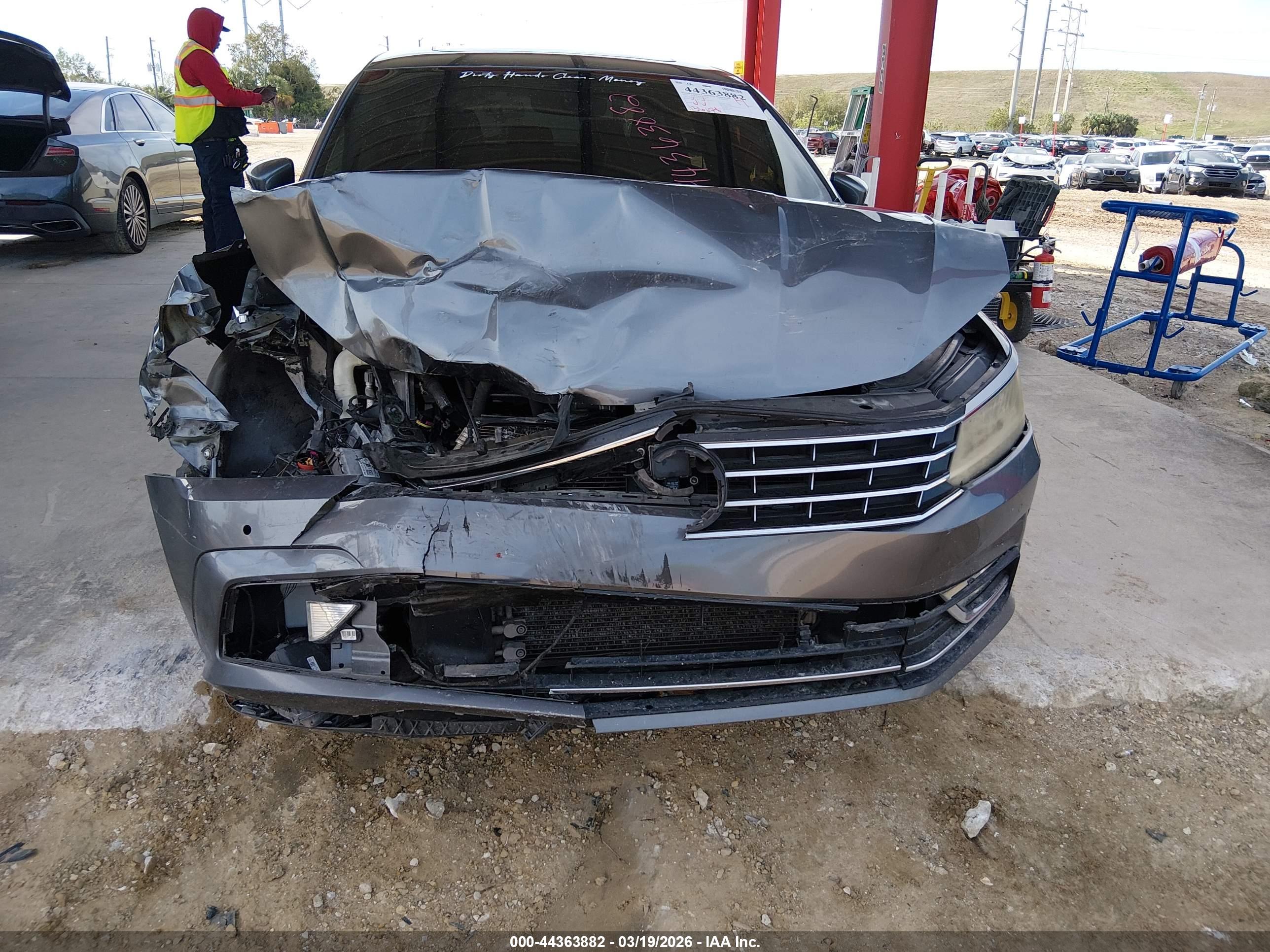 VOLKSWAGEN PASSAT image 6