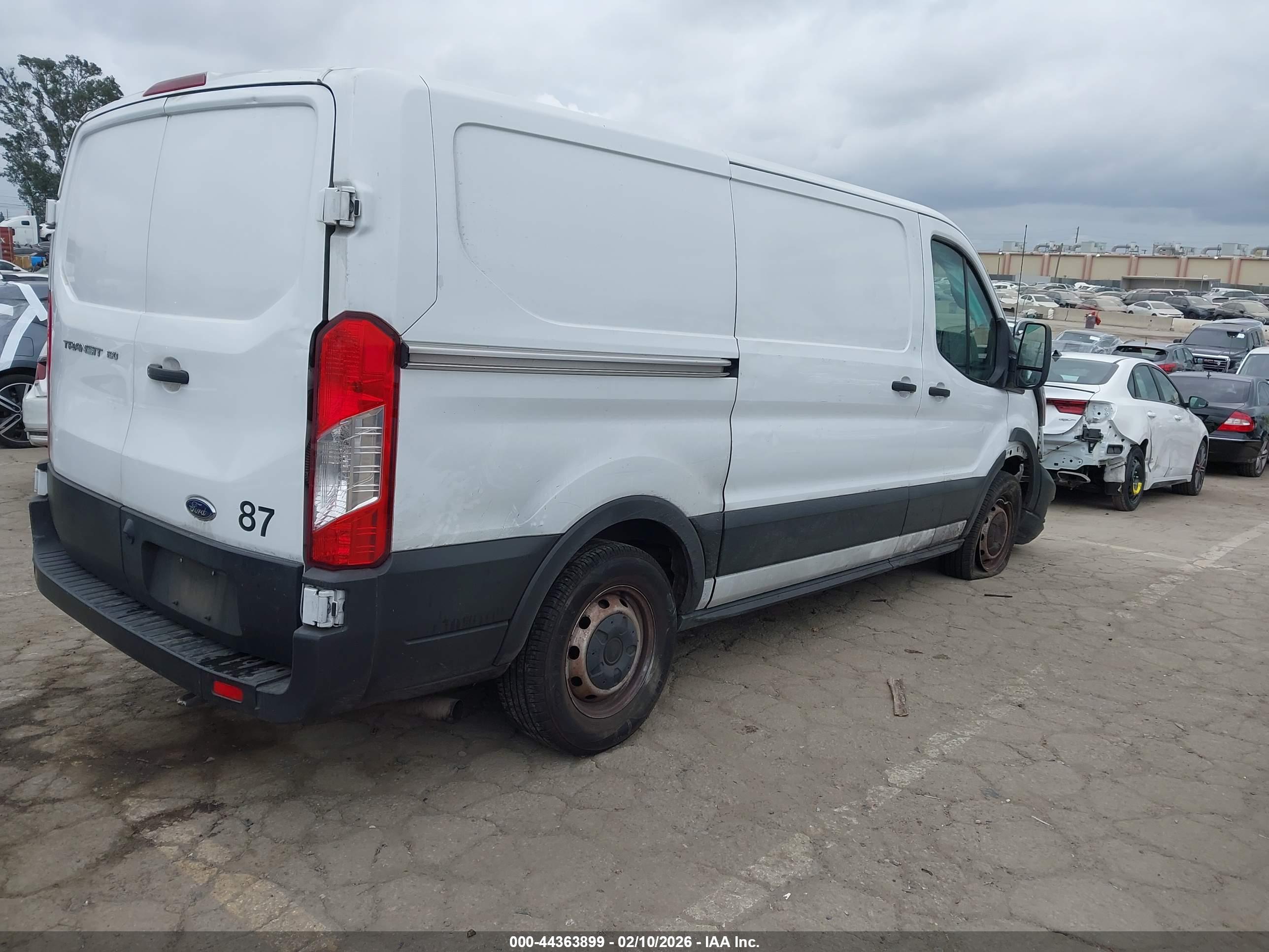 FORD TRANSIT-150 image 4