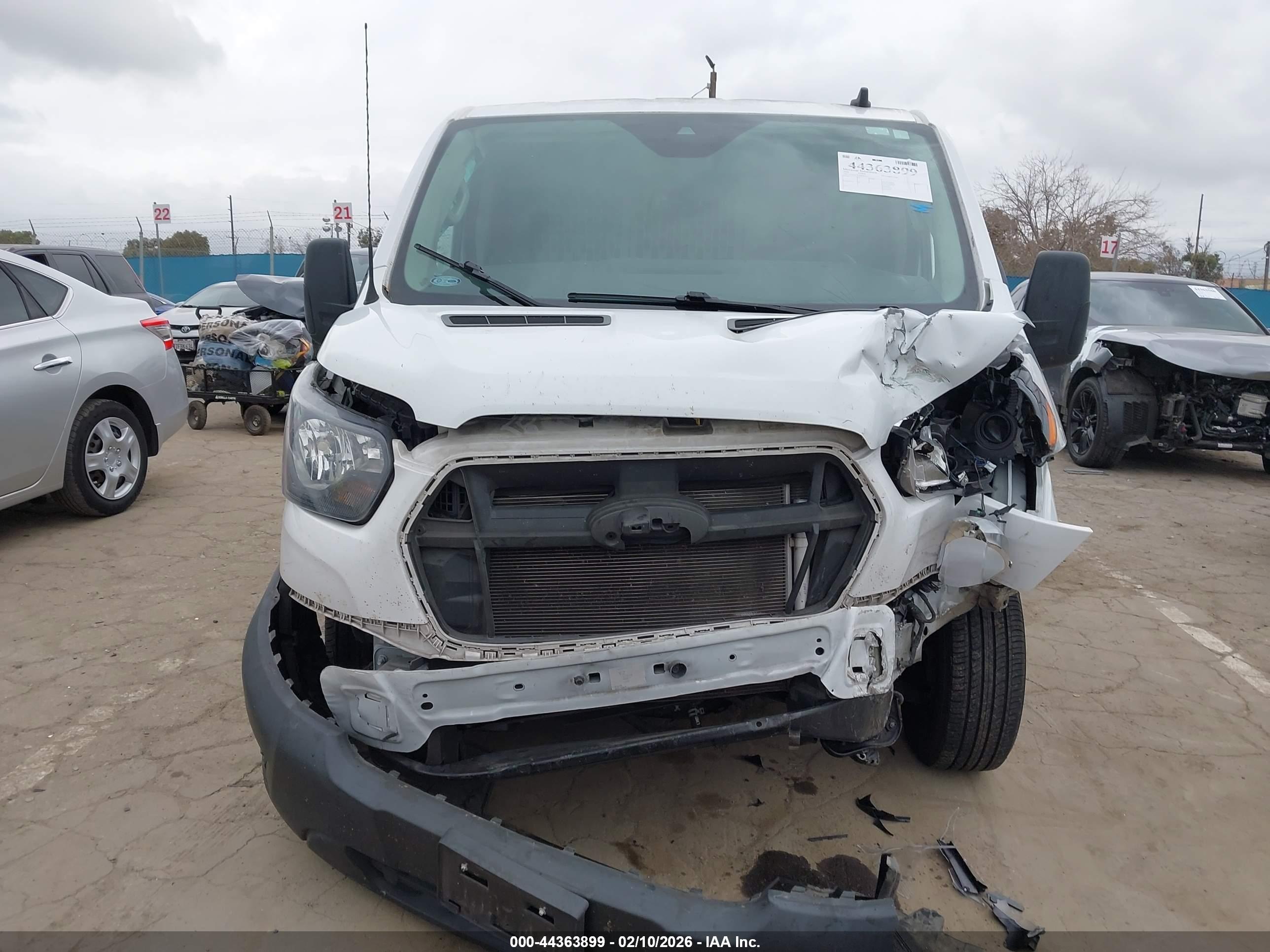 FORD TRANSIT-150 image 6
