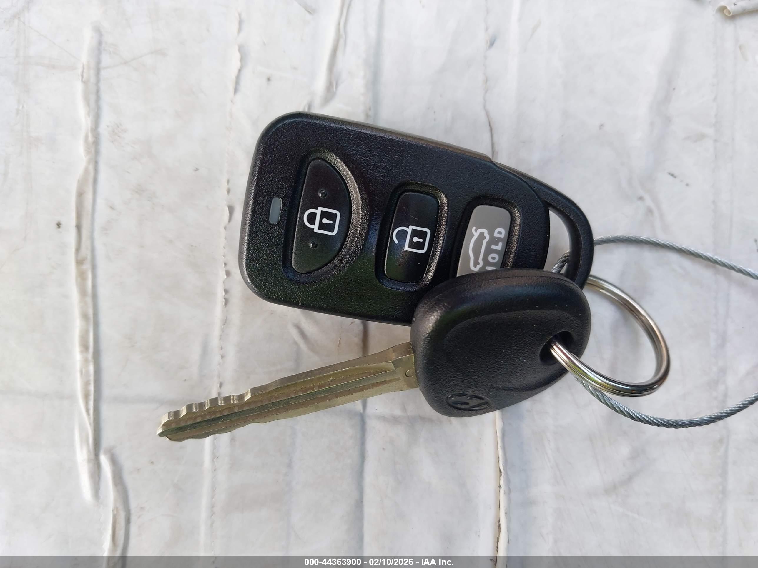 HYUNDAI ELANTRA image 11