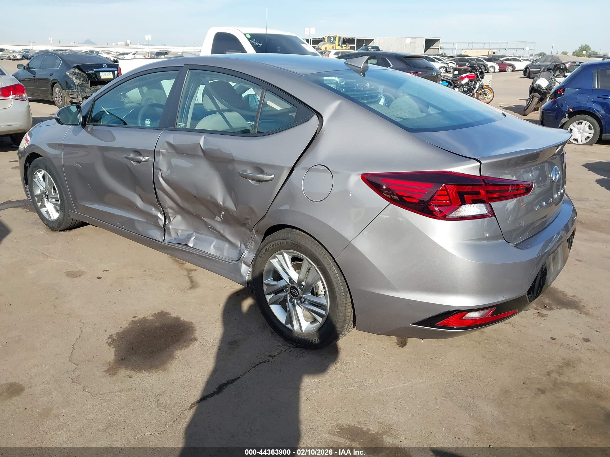 HYUNDAI ELANTRA image 3