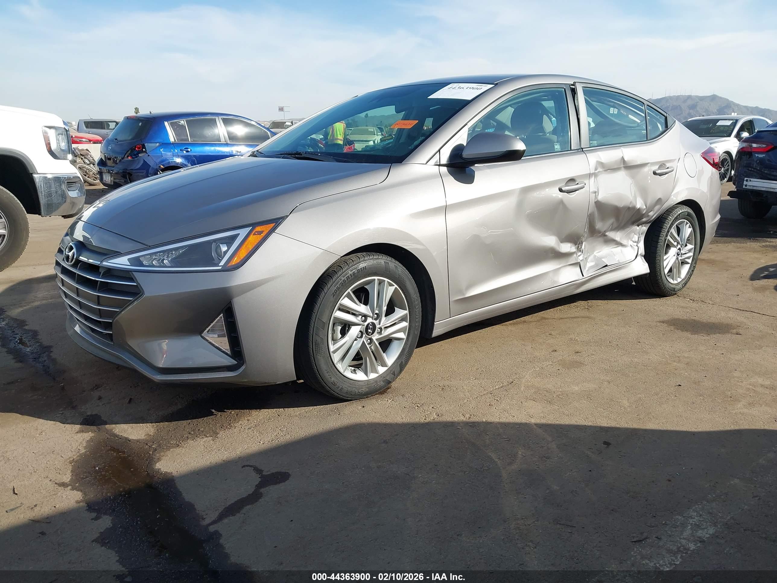 HYUNDAI ELANTRA image 6