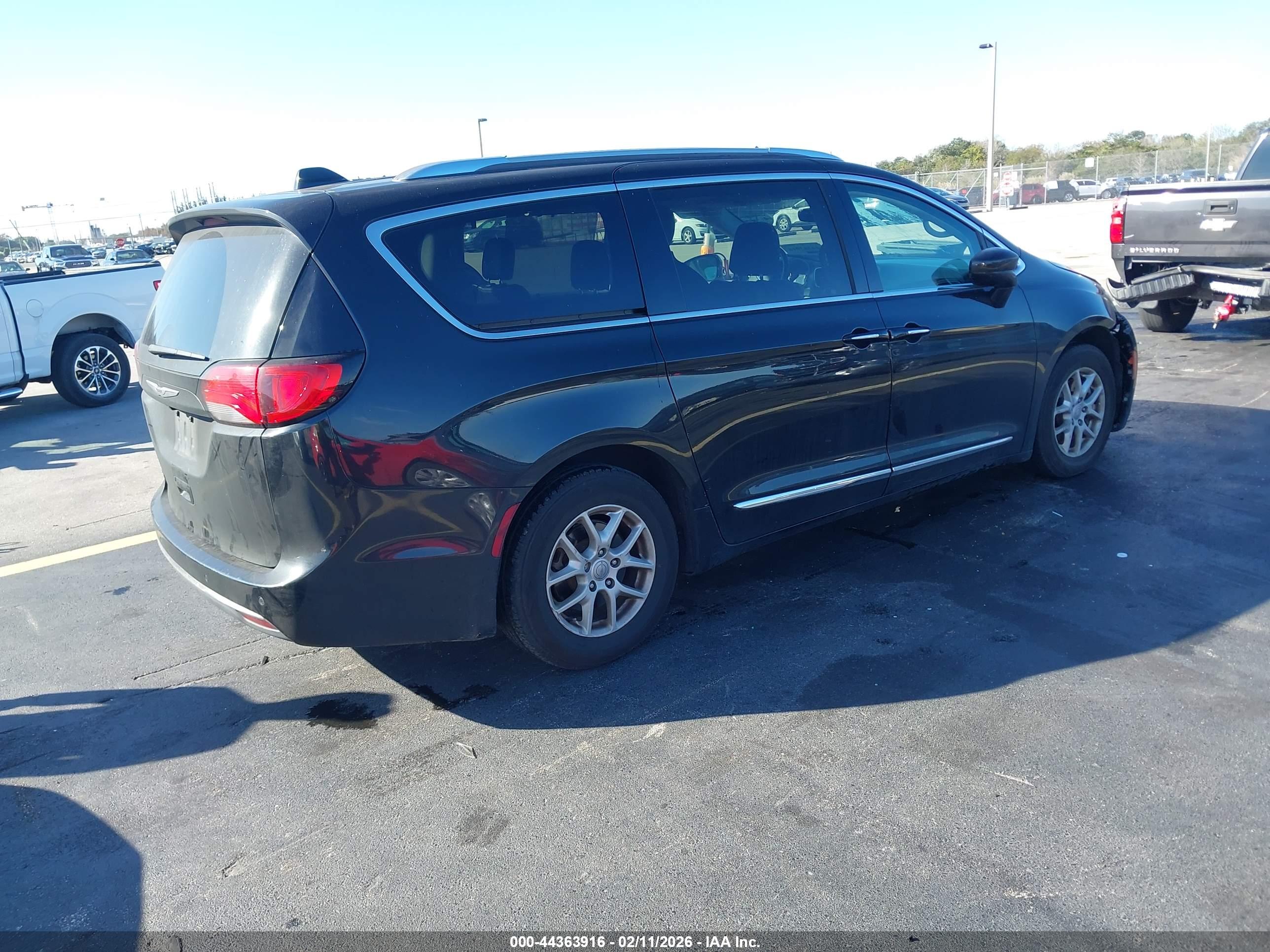 CHRYSLER PACIFICA image 4