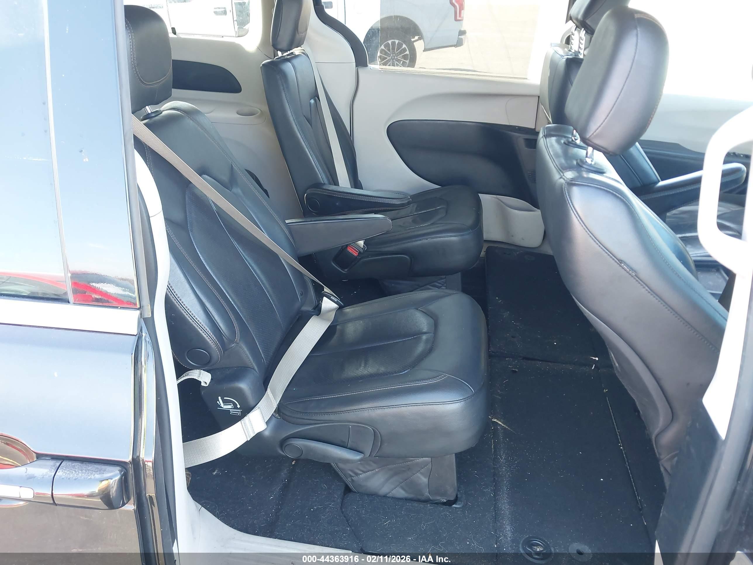 CHRYSLER PACIFICA image 8