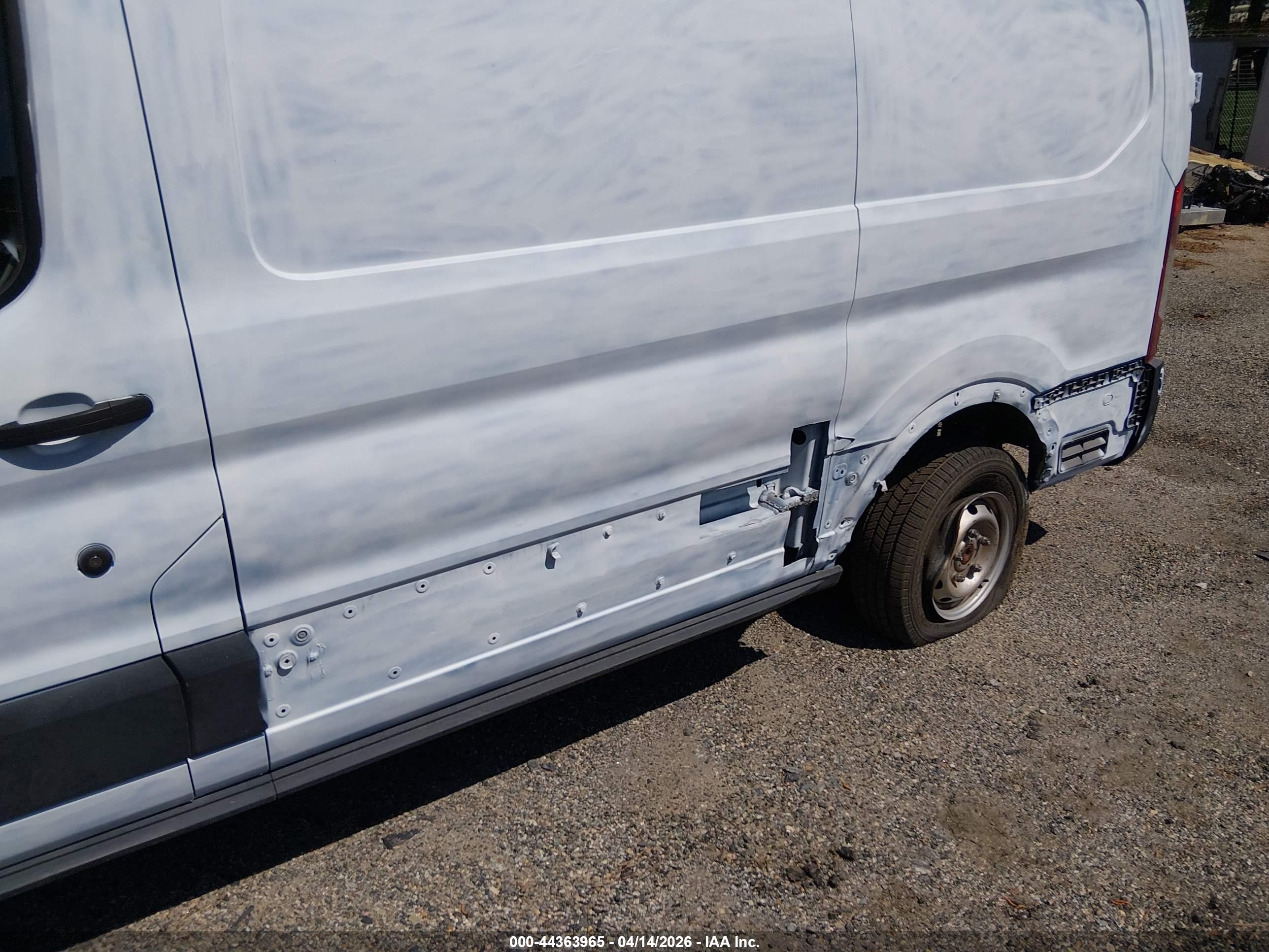FORD TRANSIT-250 image 6