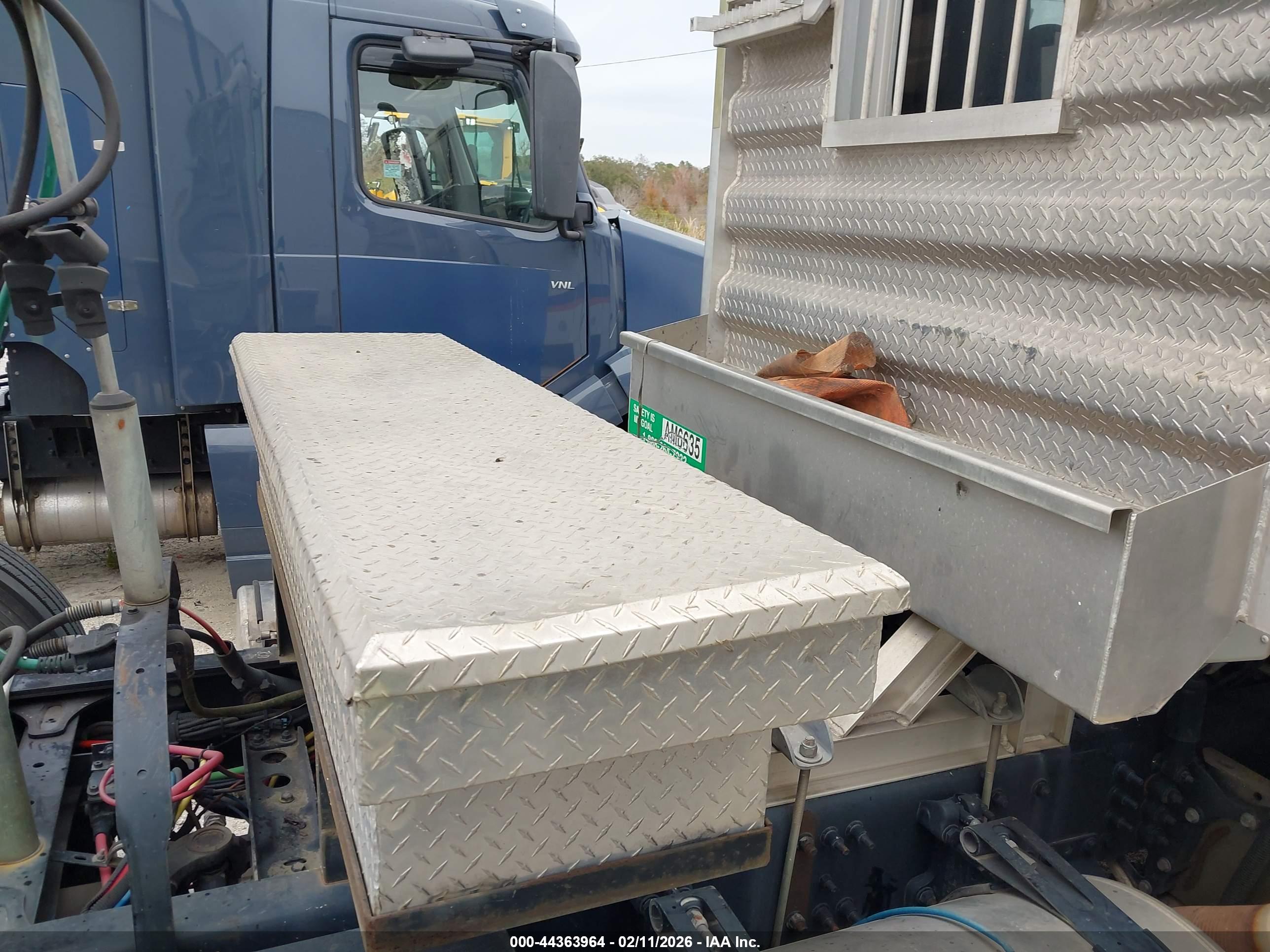 FREIGHTLINER SD122 image 8