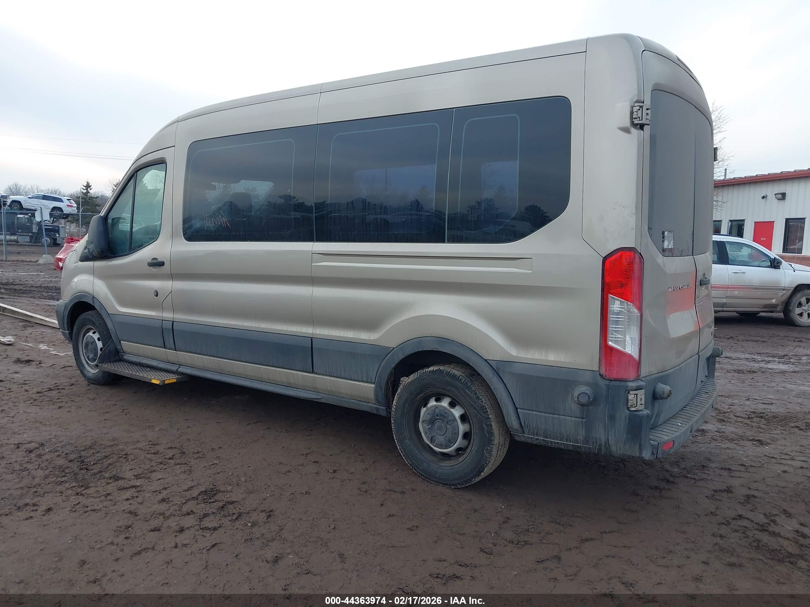 FORD TRANSIT-350 image 3