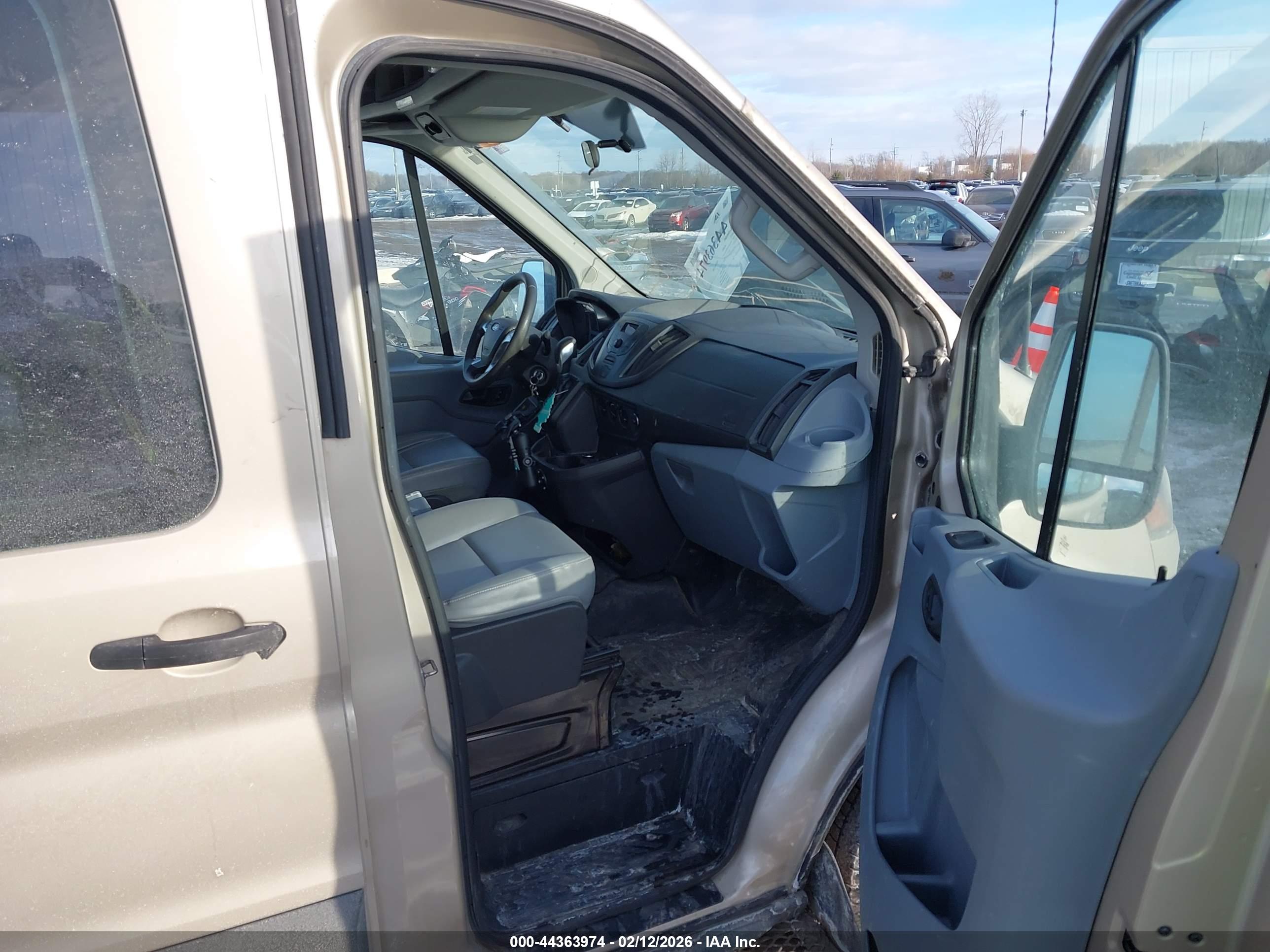FORD TRANSIT-350 image 5