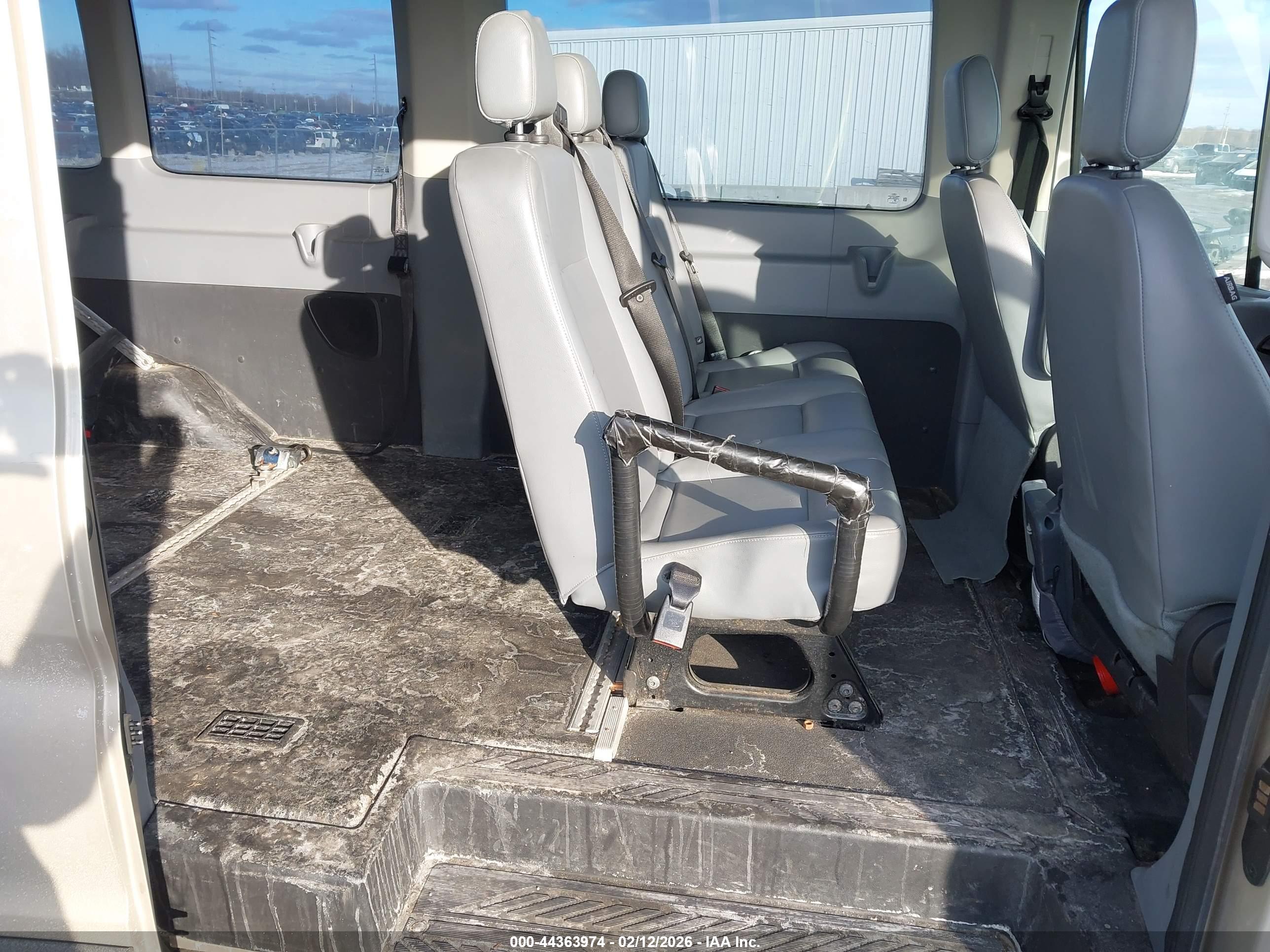 FORD TRANSIT-350 image 8