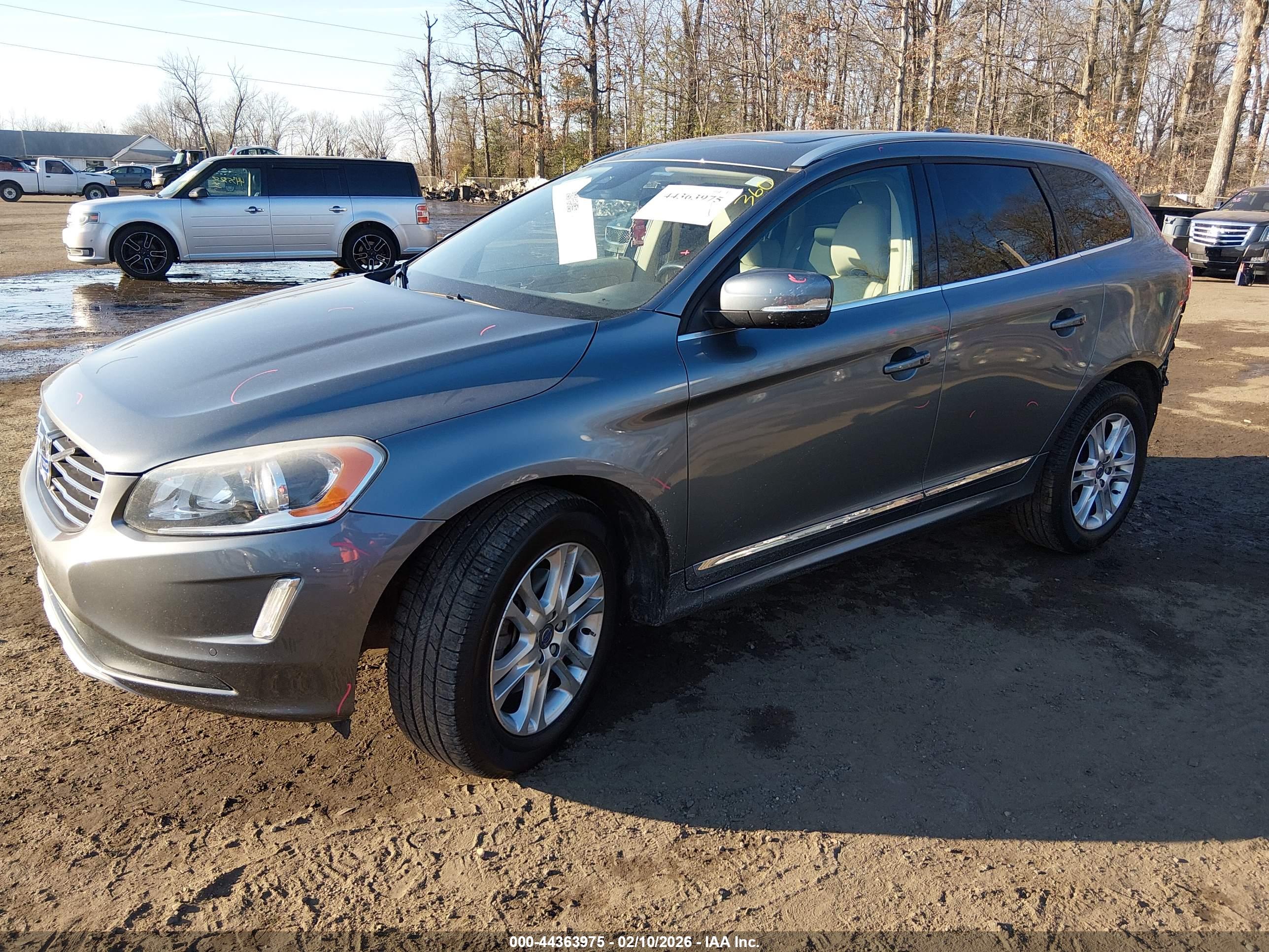 VOLVO XC60 image 2