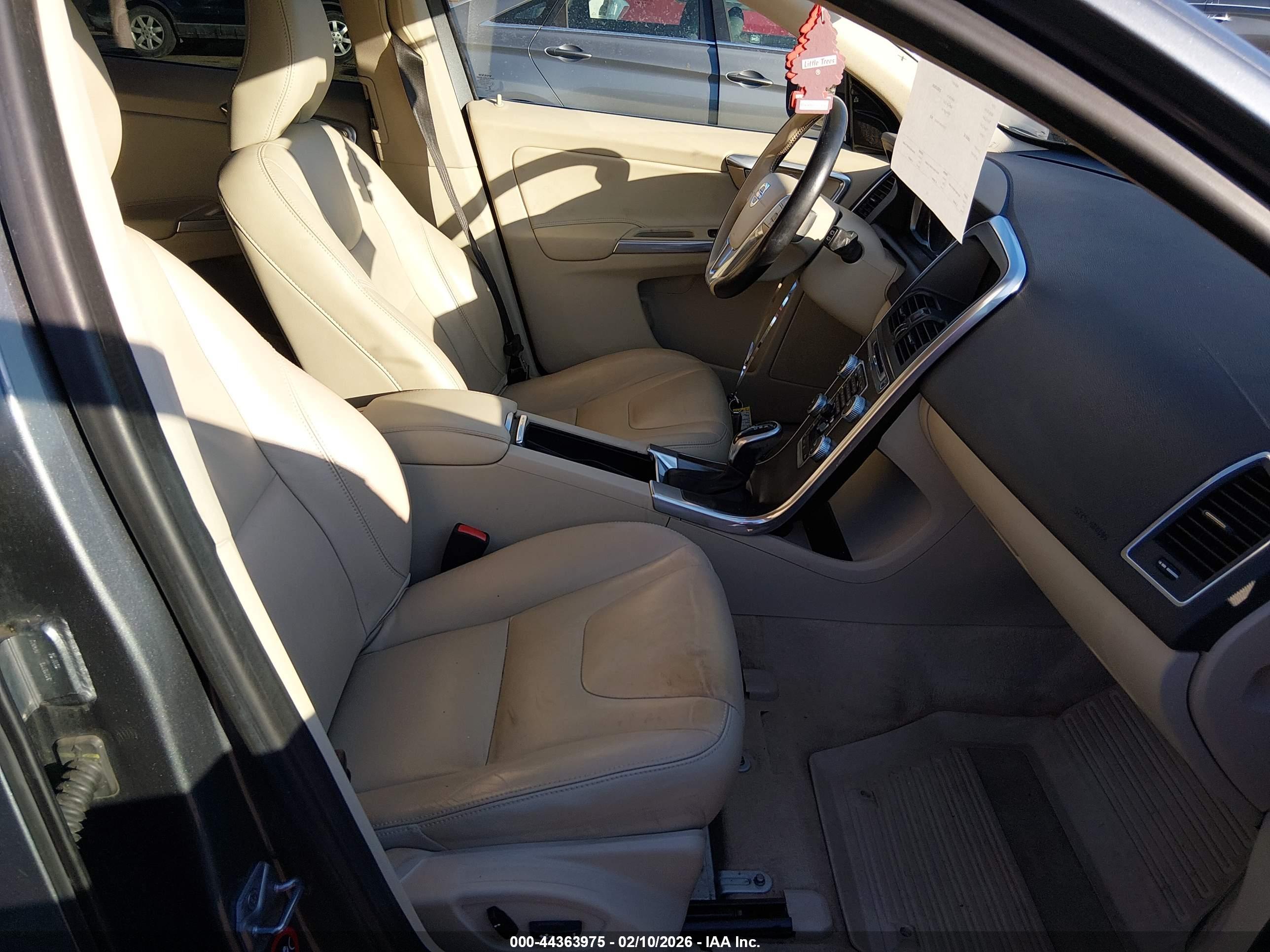 VOLVO XC60 image 5