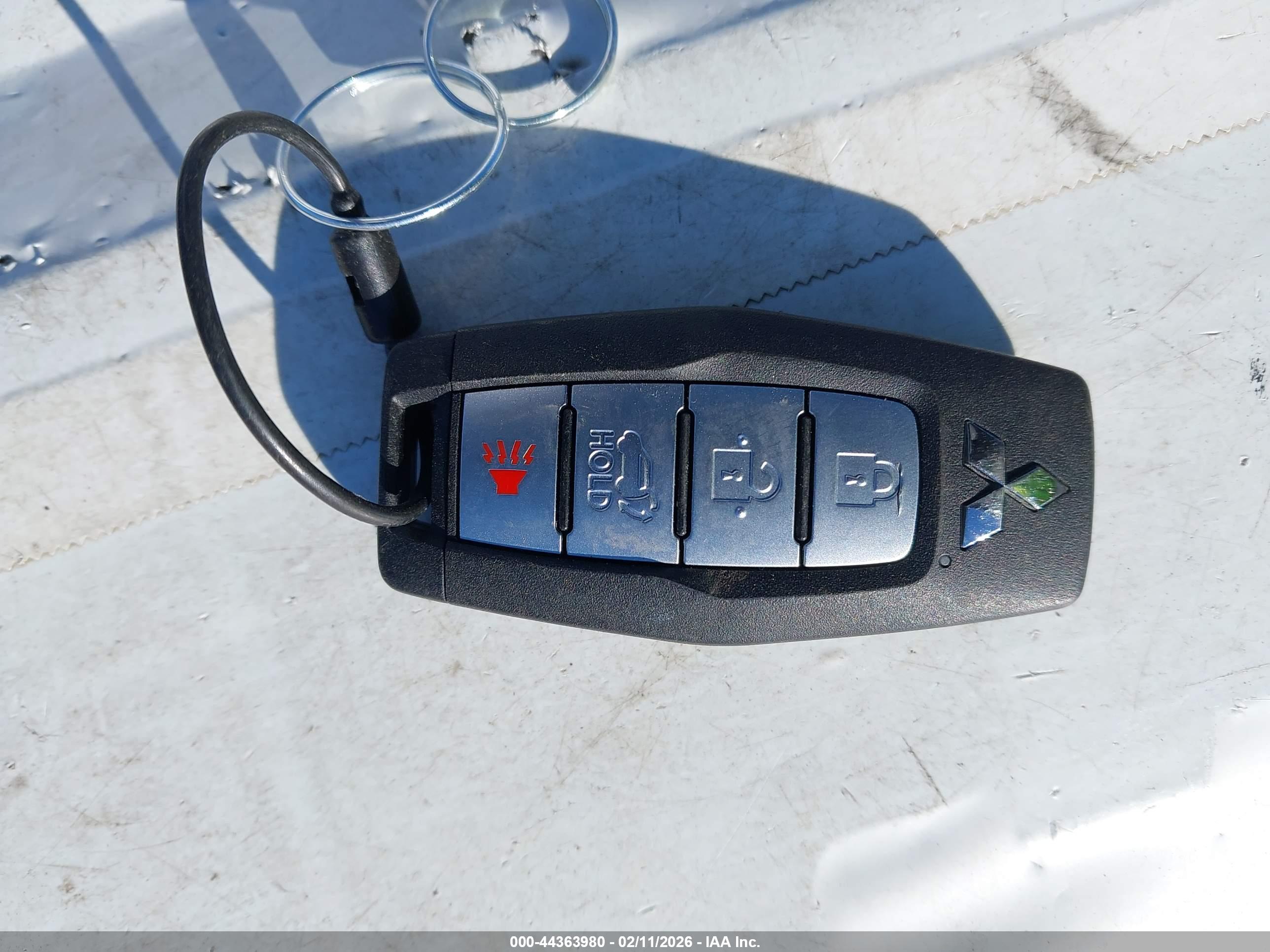 MITSUBISHI OUTLANDER image 11