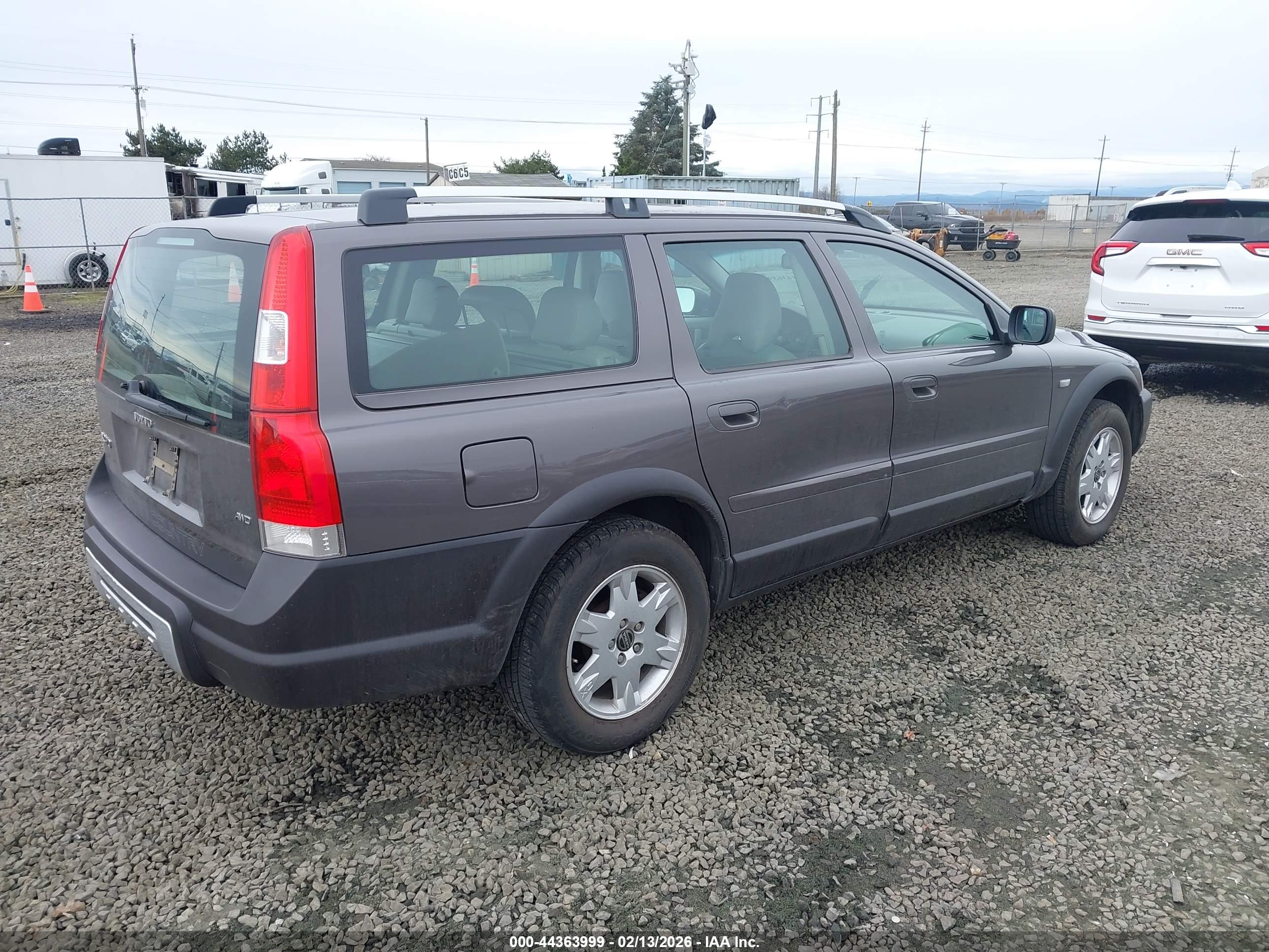 VOLVO XC70 image 4