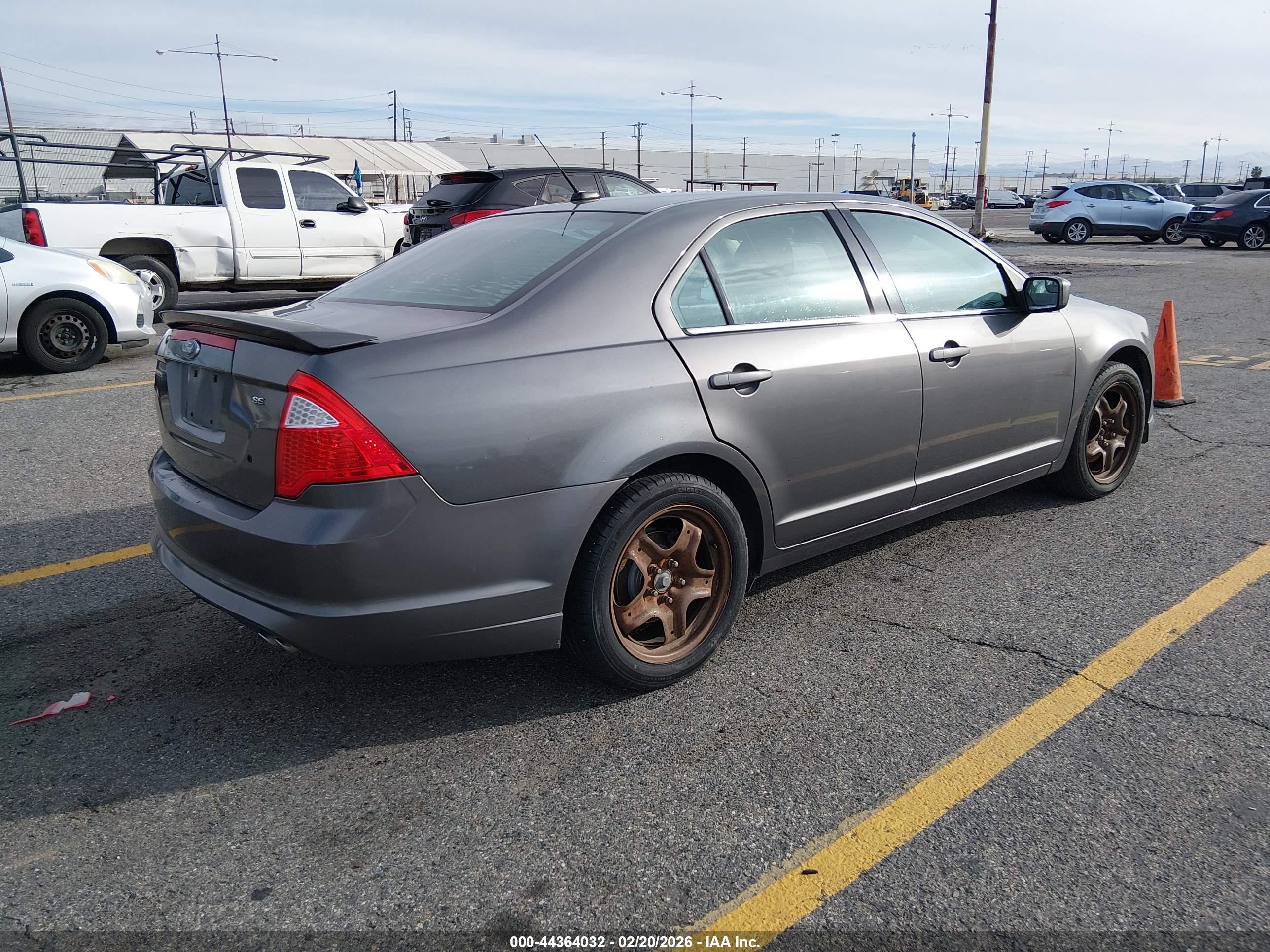 FORD FUSION image 4