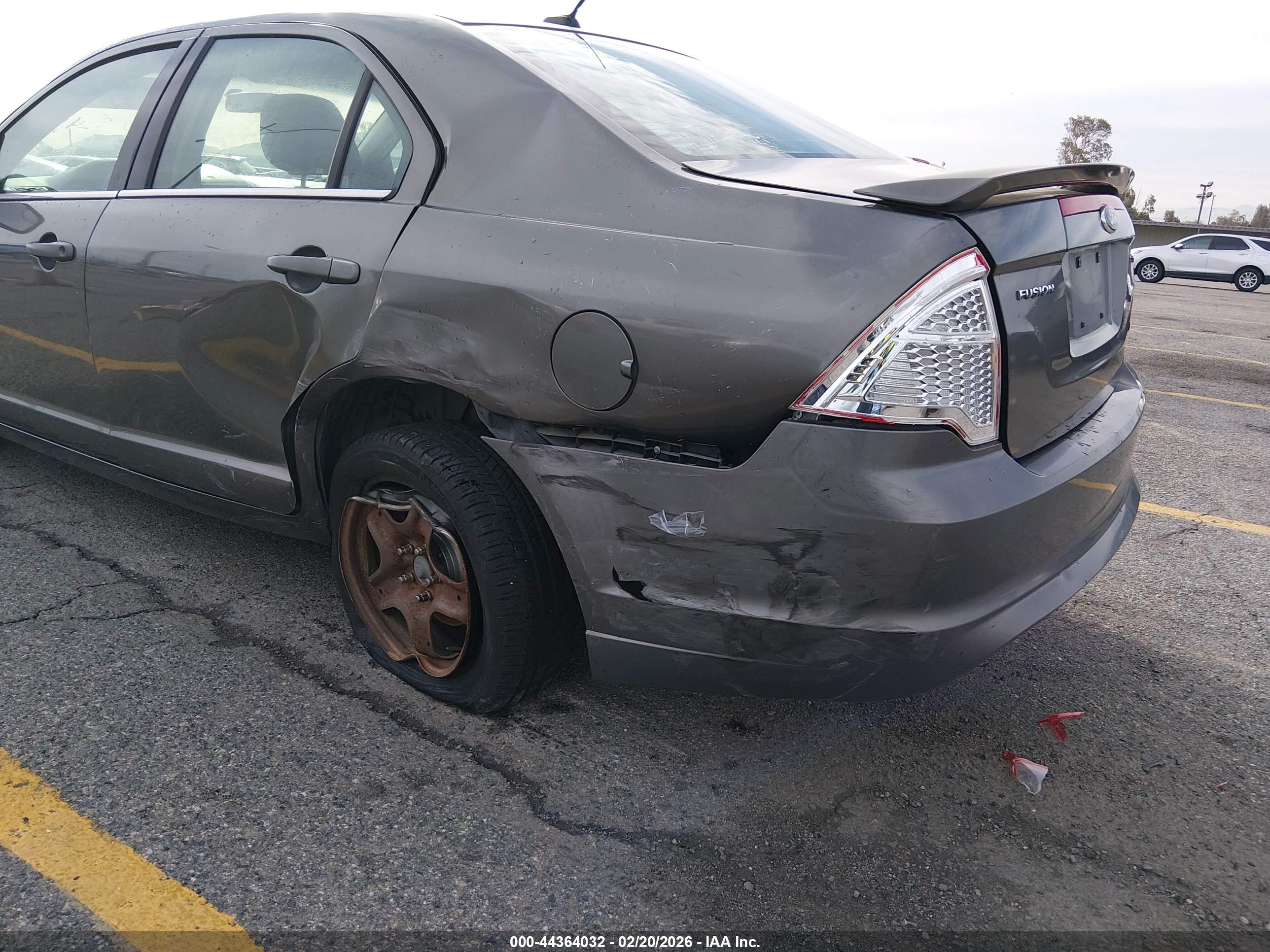 FORD FUSION image 6