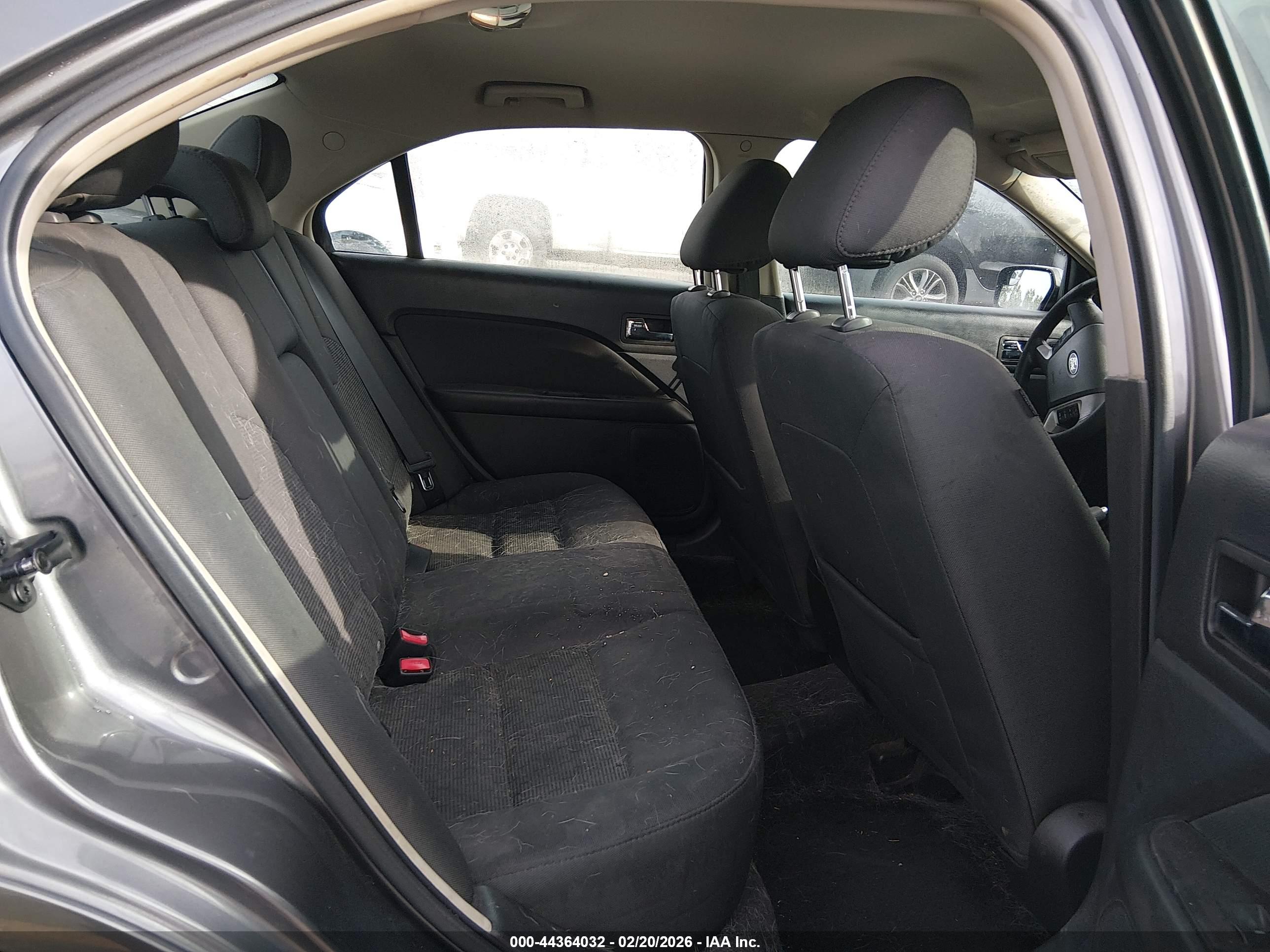 FORD FUSION image 8