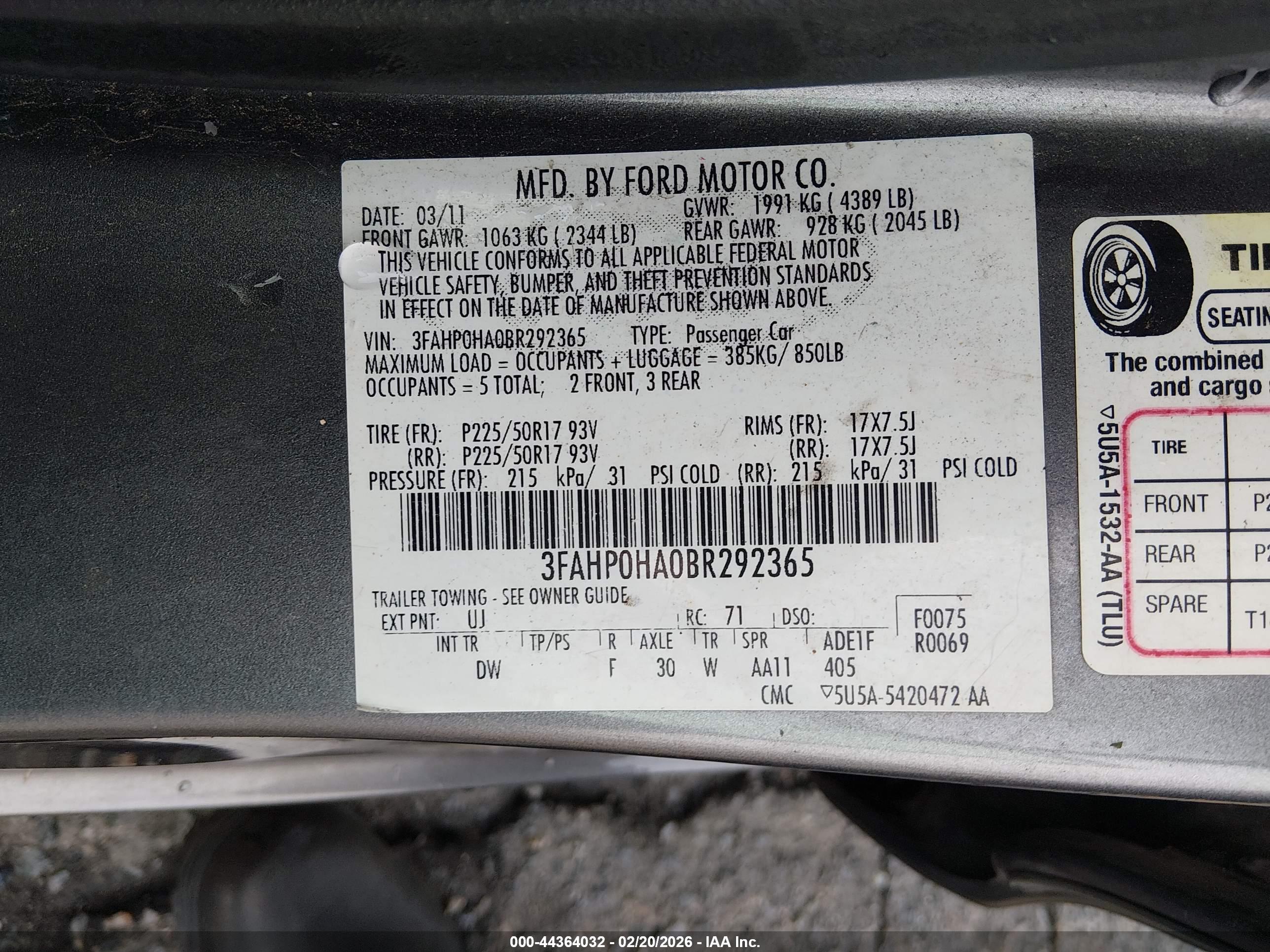 FORD FUSION image 9