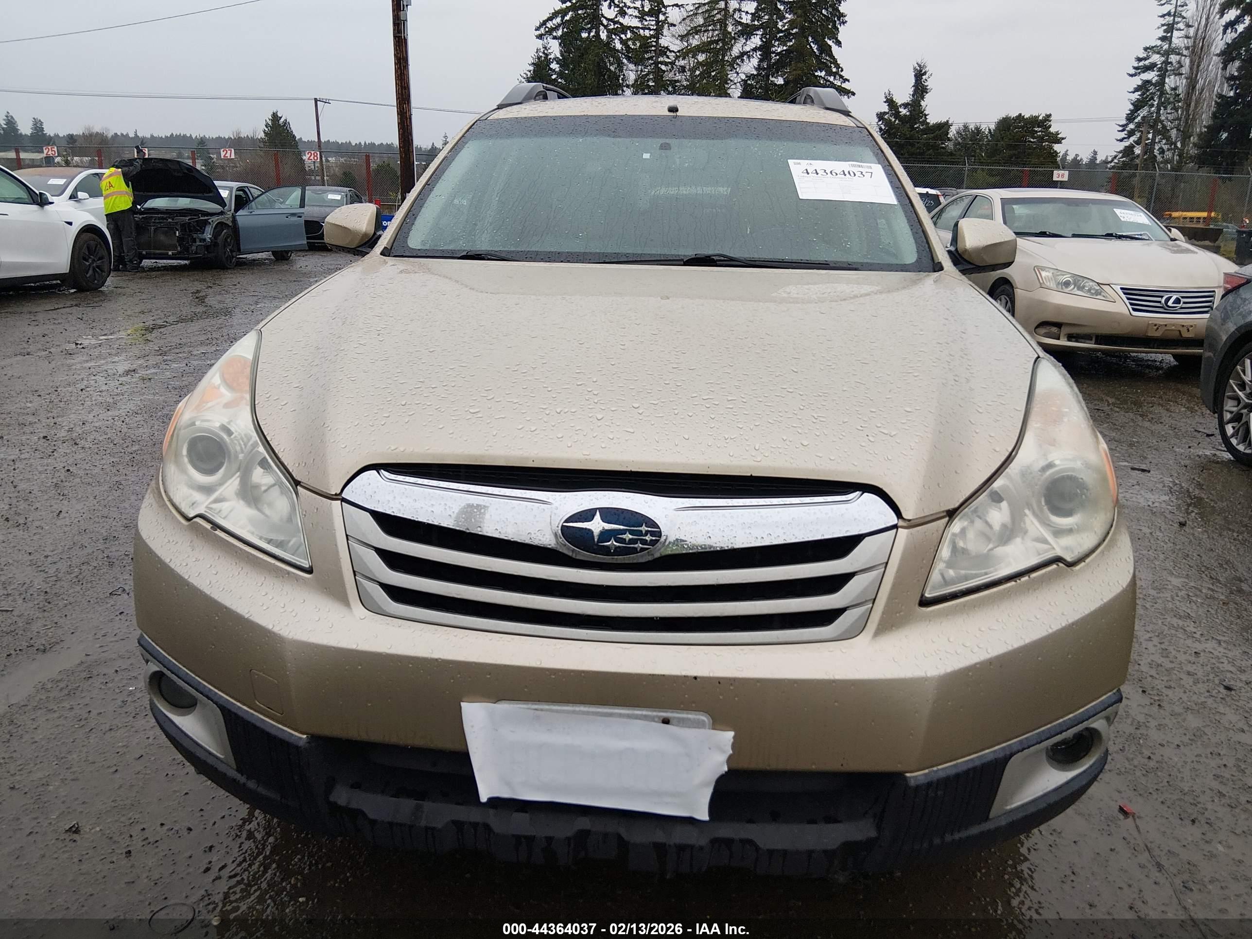 SUBARU OUTBACK image 6